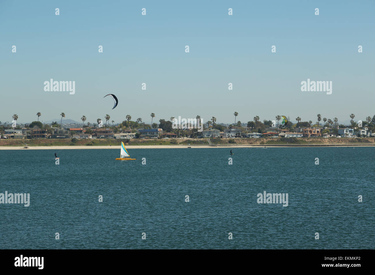 Une photographie de Mission Bay à San Diego, à la recherche de point de Santa Clara. Mission Bay est une baie d'eau salée. Banque D'Images