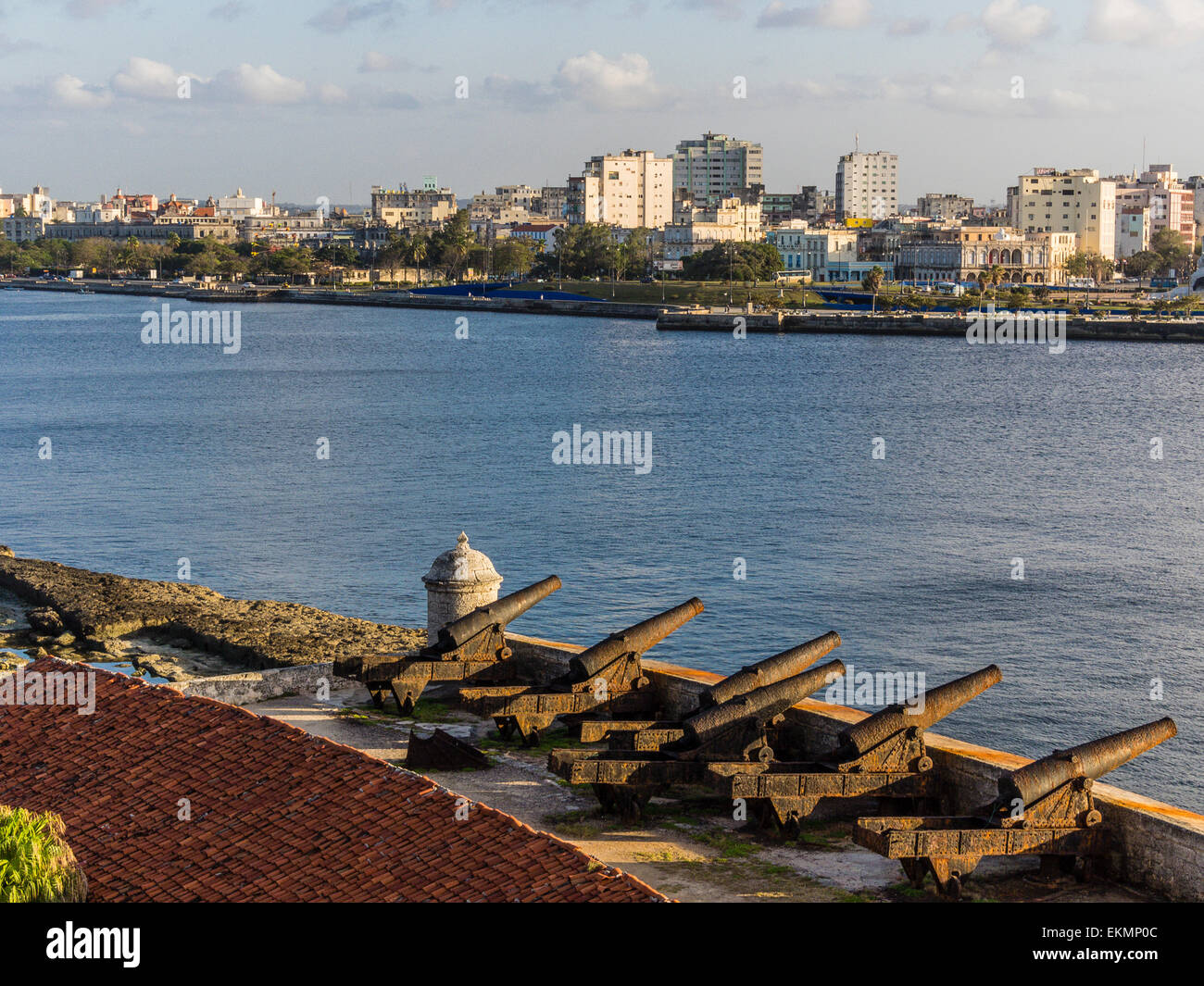 Une batterie de vieux canons signaler à La Havane, port de Morro Castle le site historique c'est une attraction touristique. Banque D'Images