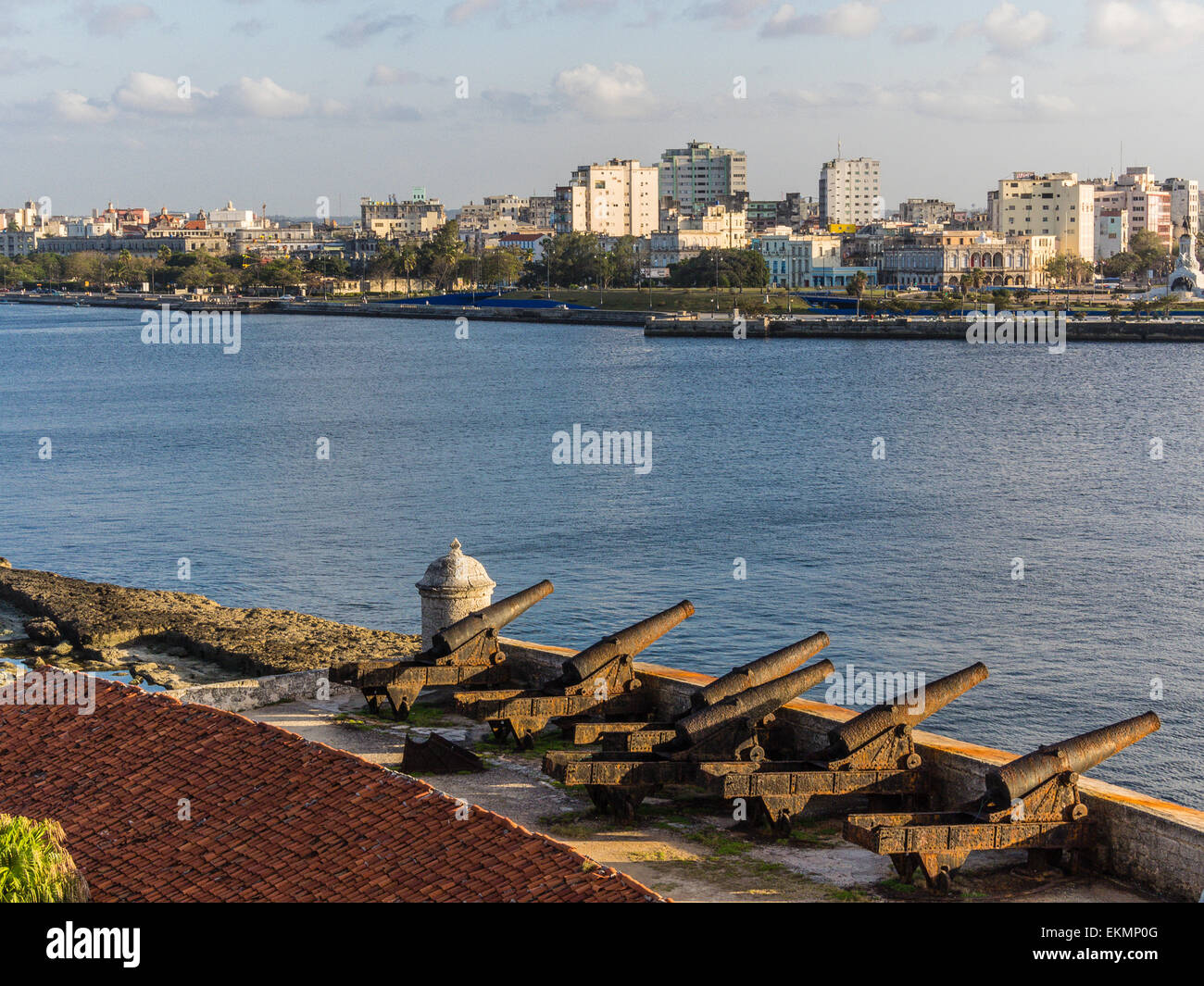 Une batterie de vieux canons signaler à La Havane, port de Morro Castle le site historique c'est une attraction touristique. Banque D'Images