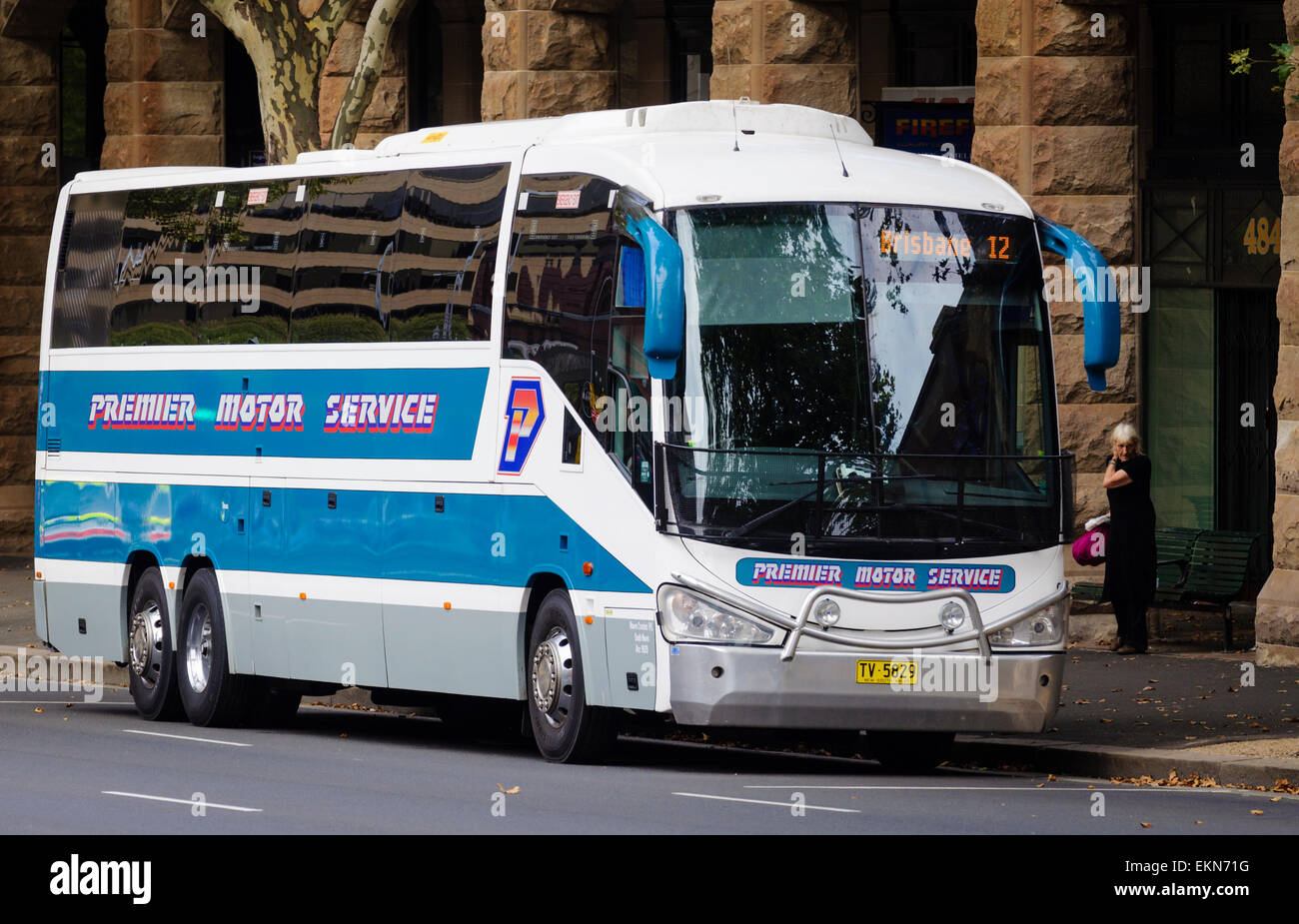 Service de bus longue distance en Australie : Pioneer Motor coach Services attend pour repartir le lendemain, un voyage inter-États. Banque D'Images