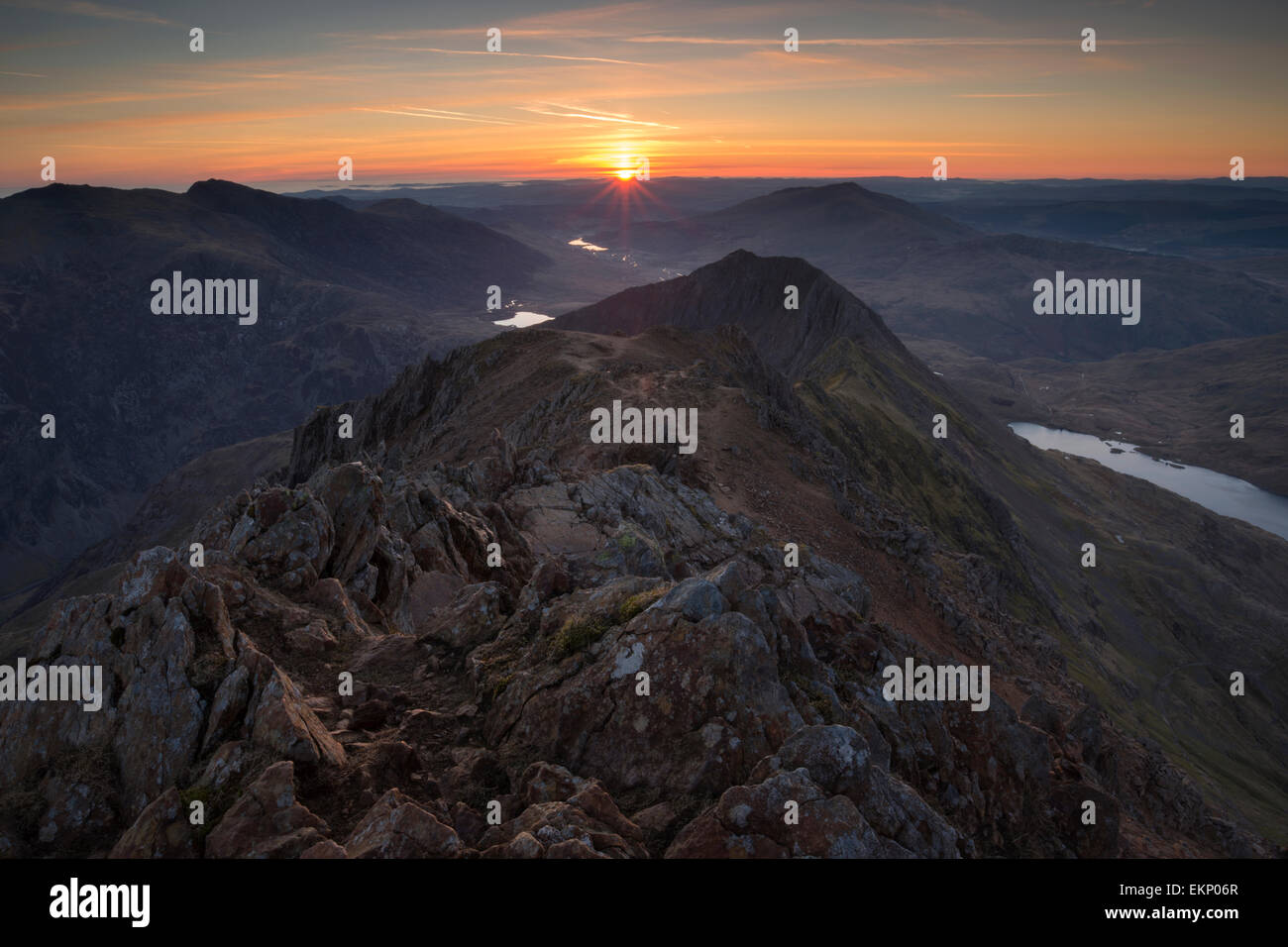 L'aube de Garnedd Ugain, Massif du Snowdon, Parc National de Snowdonia, Pays de Galles, Royaume-Uni Banque D'Images