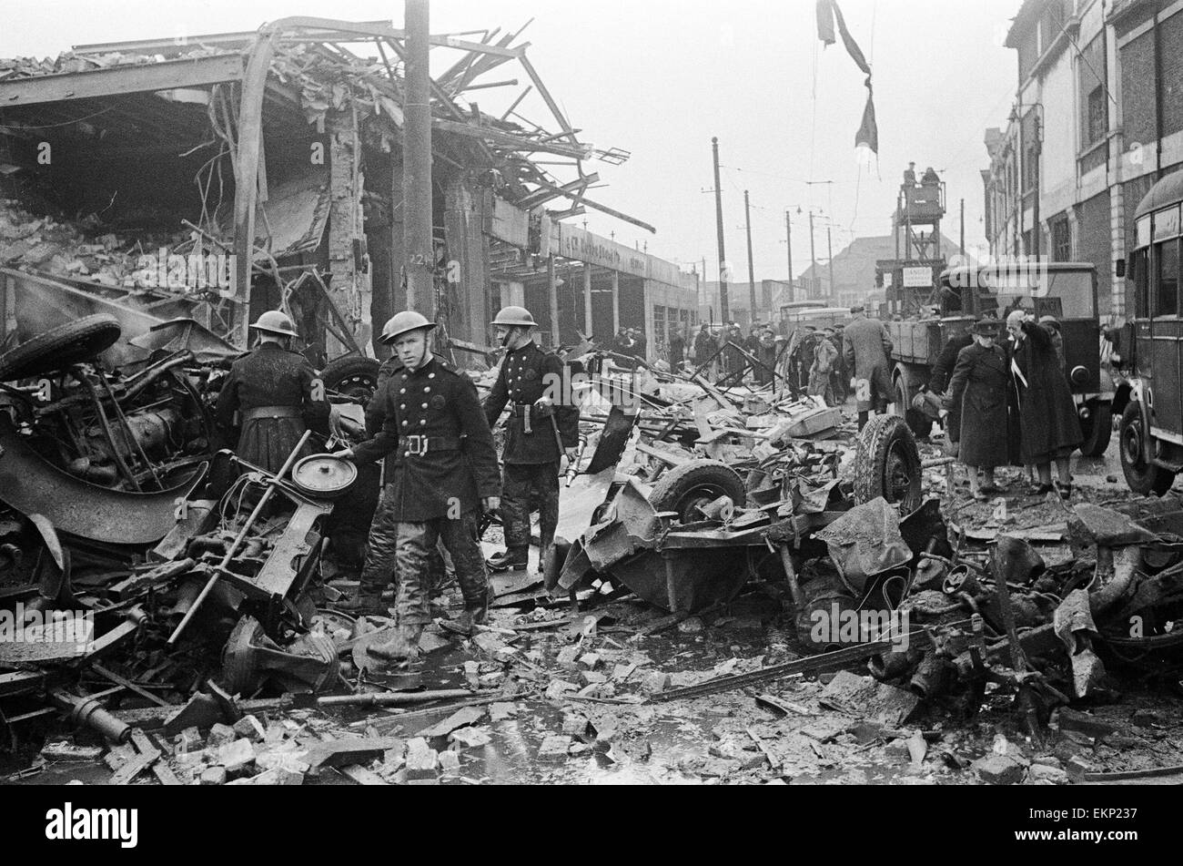 V2 Rocket incident dans un atelier N.F.S, Ilford. 8e février 1945. Banque D'Images