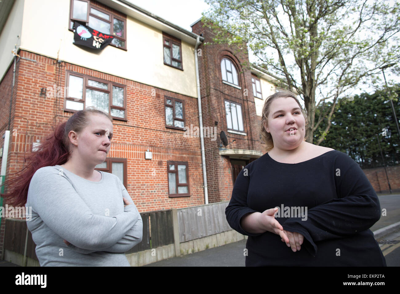Focus E15 Mères activistes logement Pierre Jasmin (à droite) et Samantha Middleton à Newham, dans le sud-est de Londres, Angleterre, Royaume-Uni Banque D'Images