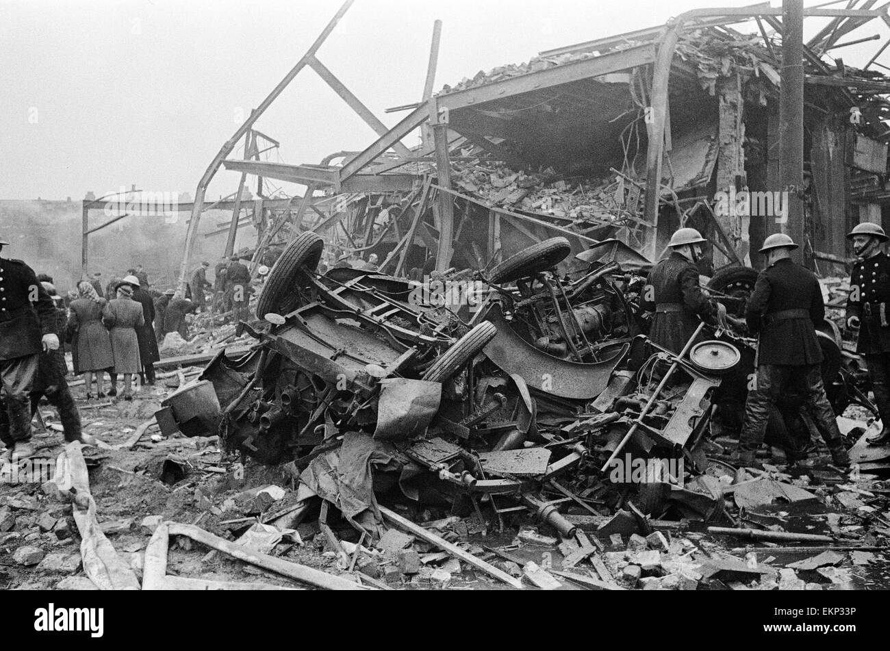 V2 Rocket incident dans un atelier N.F.S, Ilford. 8e février 1945. Banque D'Images