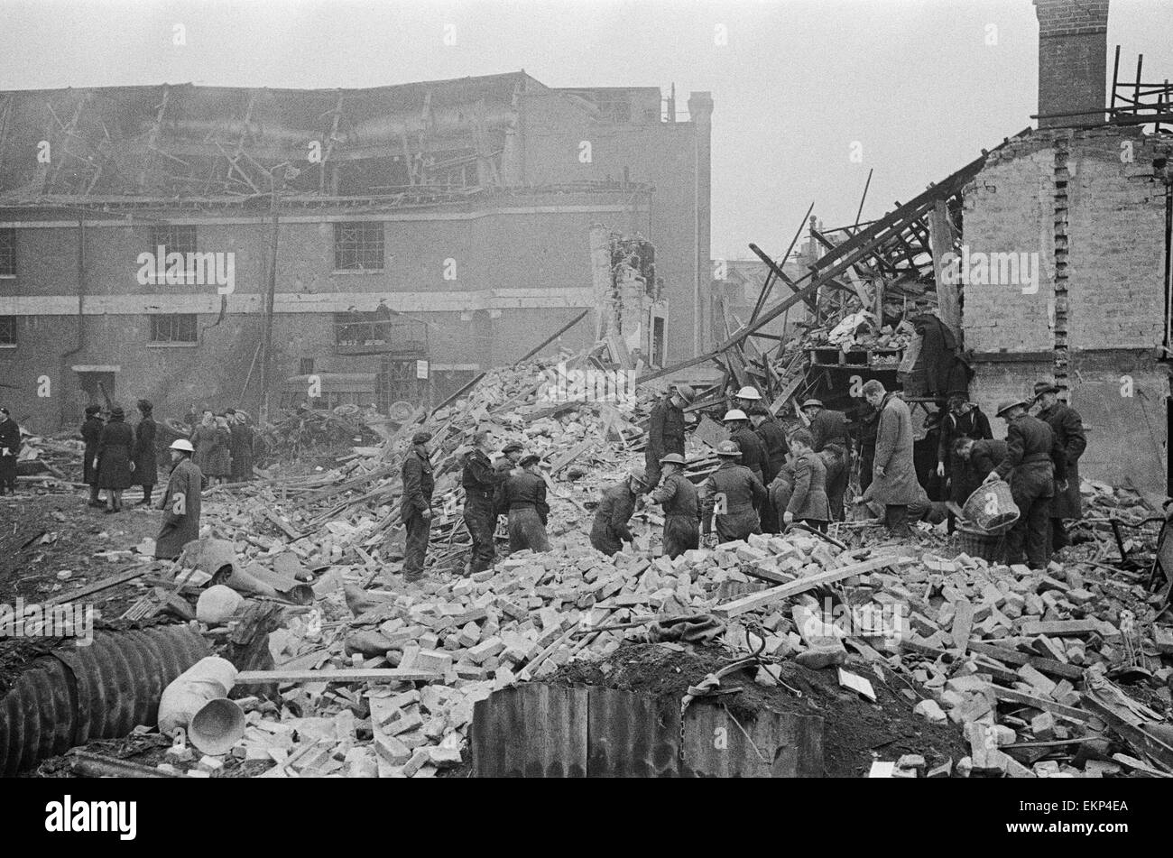 V2 Rocket incident dans un atelier N.F.S, Ilford. 8e février 1945. Banque D'Images