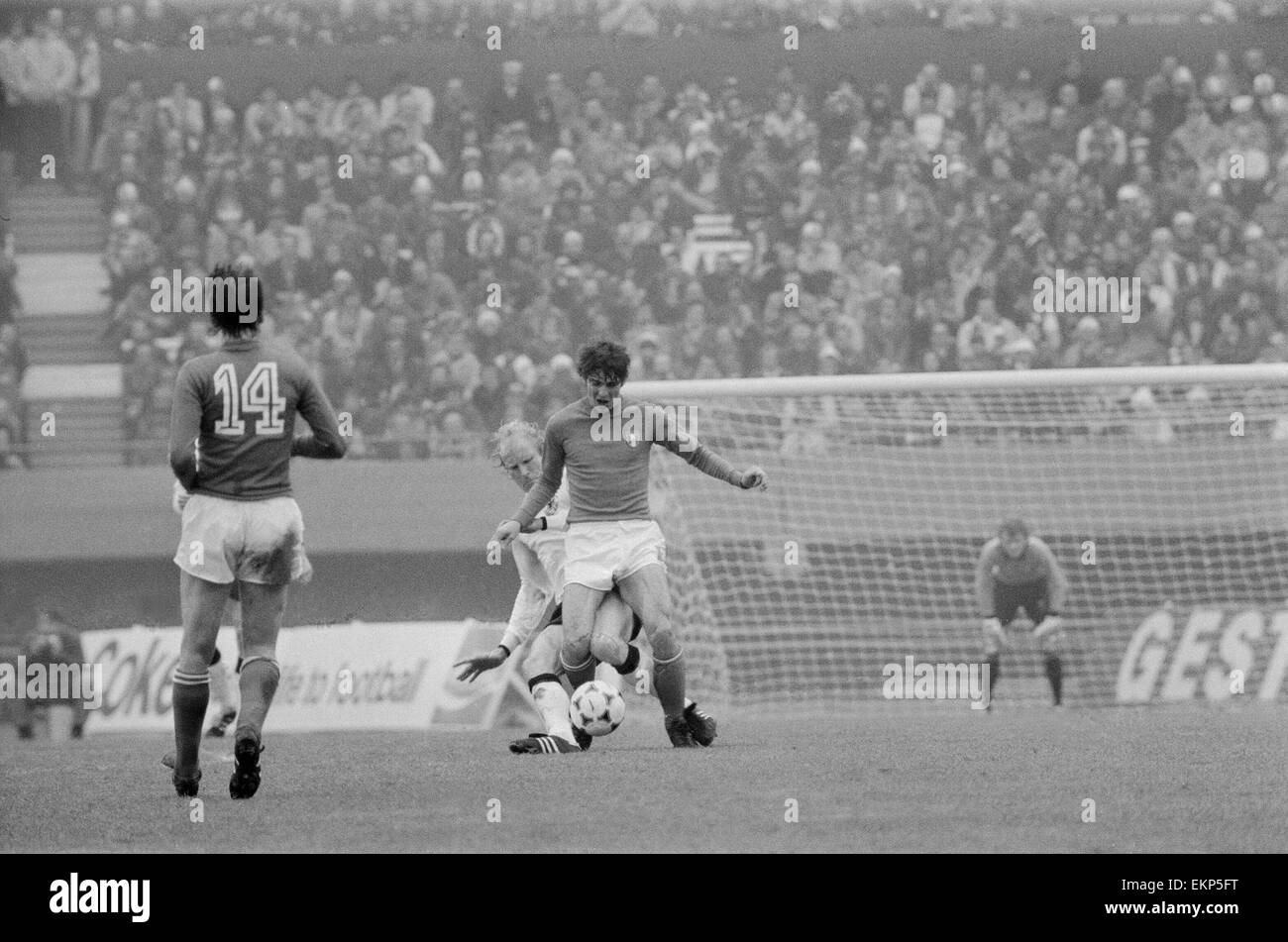 1978 Deuxième tour de la Coupe du monde un match de groupe à Buenos Aires, Argentine. Italie / Allemagne de l'Ouest 0. L'Italie Paolo Rossi est souillée par Berti Vogts. 14 juin 1978. Banque D'Images