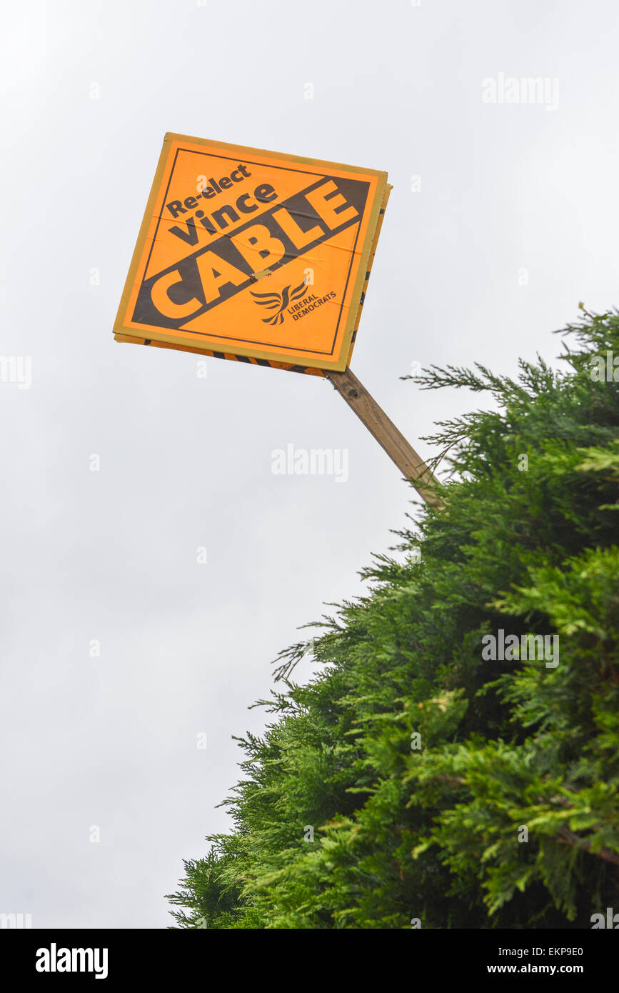 Twickenham, London, UK. 13 avril 2015. Les partisans des libéraux démocrates à Twickenham montrer leur soutien à un nouveau choix Vince Cable dans l'élection générale du 7 mai. Banque D'Images