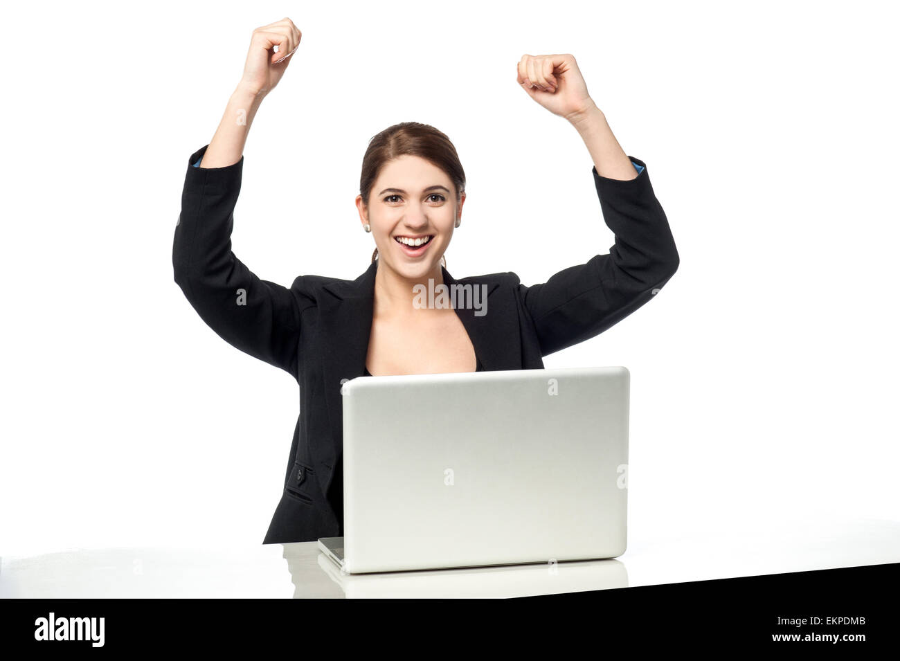 Heureux businesswoman raising her arms up Banque D'Images