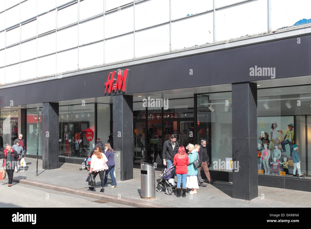Magasin H & M, Union Street, Torquay Banque D'Images