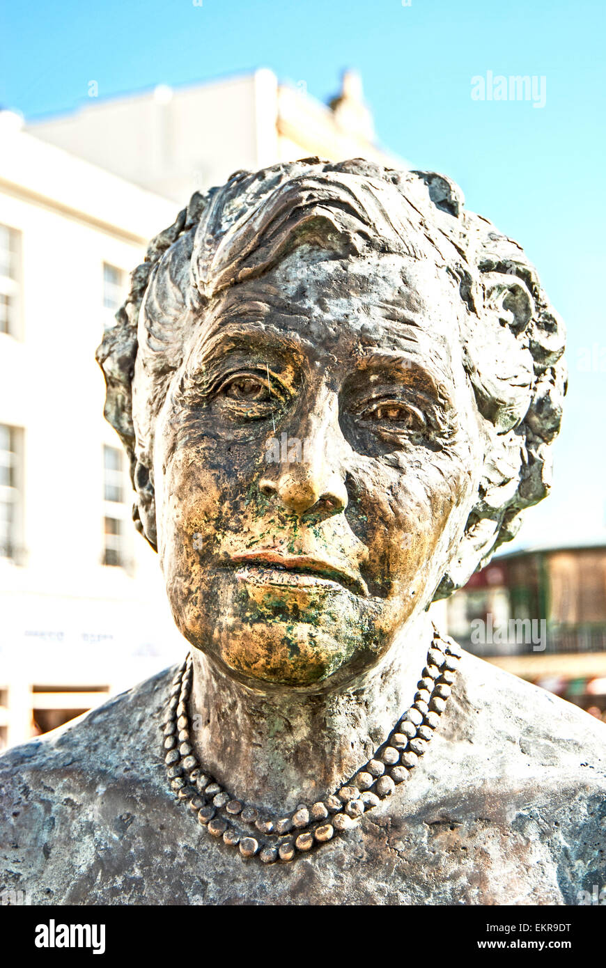 Statue d'Agatha Christie à Torquay ; Büste von Agatha Christie auf der Promenade à Torquay Banque D'Images