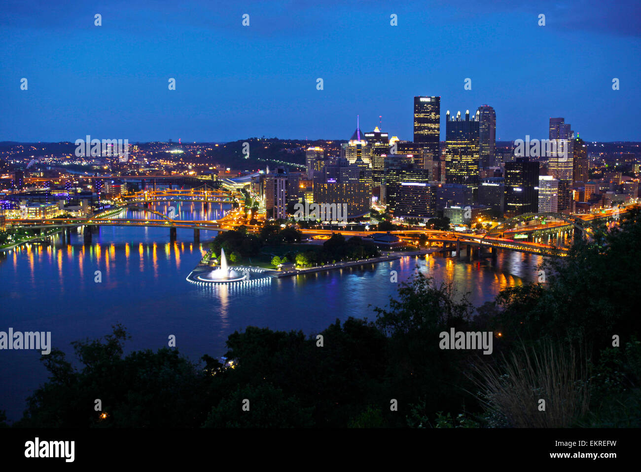 Pittsburgh PA skyline nuit Banque D'Images