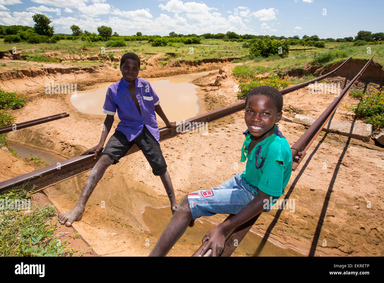 Ligne de chemin de fer détruit par les inondations au Malawi. Banque D'Images