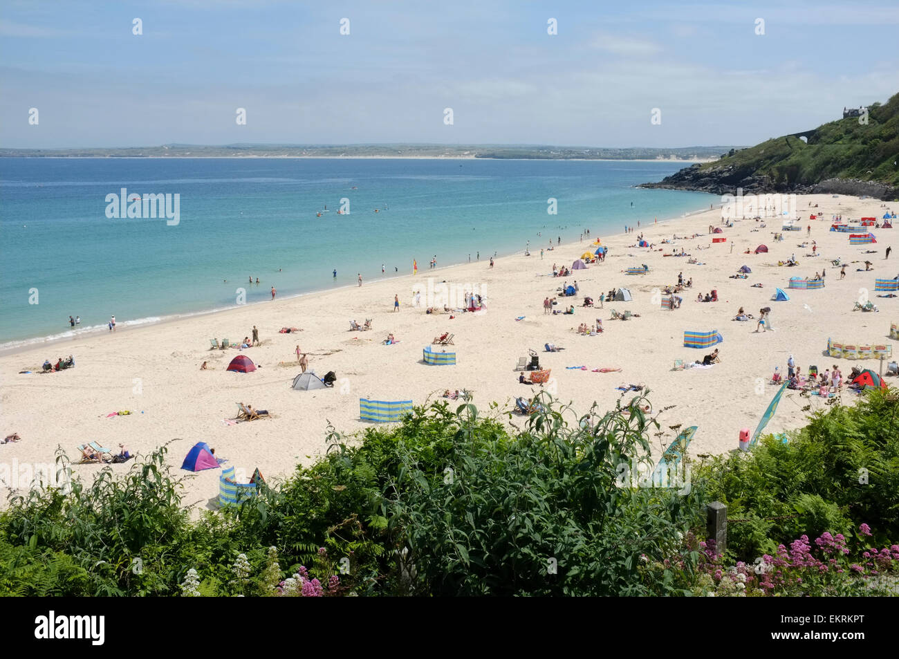 Les gens sur la plage de Porthminster à St Ives en Cornouailles Banque D'Images