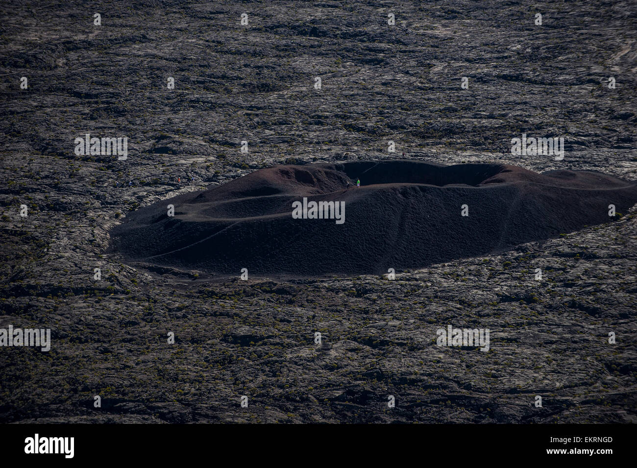 Cratère parasitaire, volcan Piton de la Fournaise, île de la réunion dans l'Océan Indien. Banque D'Images