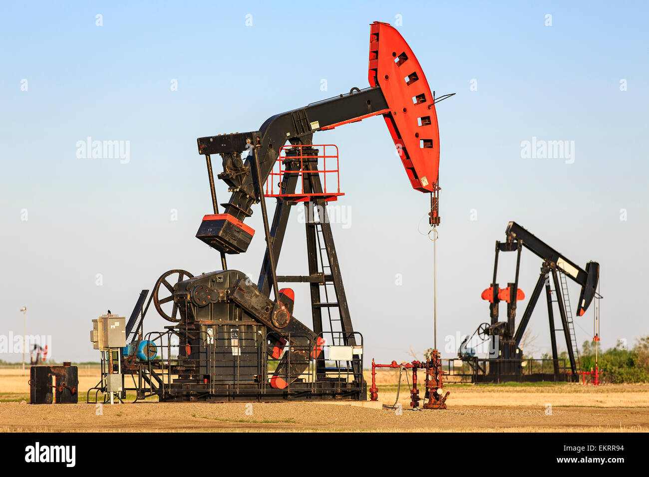 Pompe de puits de pétrole situées à champ de pétrole de Bakken, près d'Estevan, Saskatchewan, Canada Banque D'Images