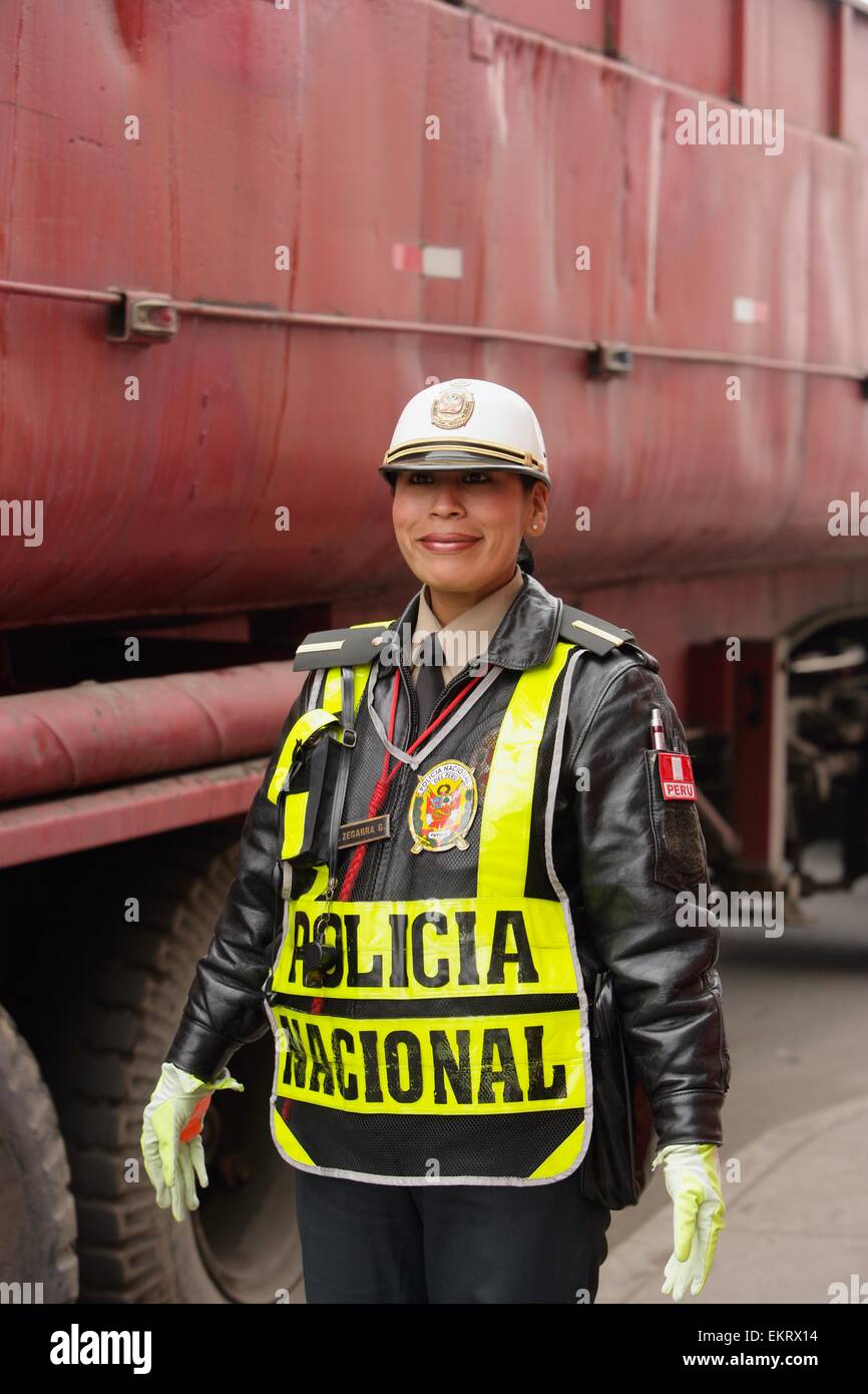 Agent de police de sexe féminin, Lima, Pérou Banque D'Images