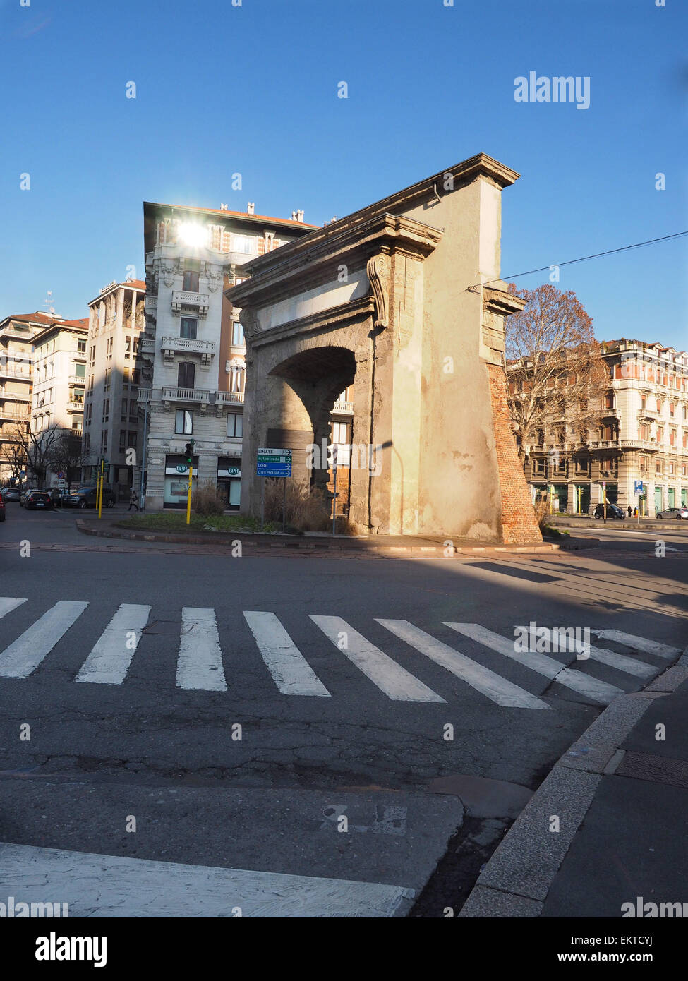 Porta Romana, la porte romaine, Piazza Medaglie D'Oro square, Milan, Lombardie, Italie, Europe Banque D'Images