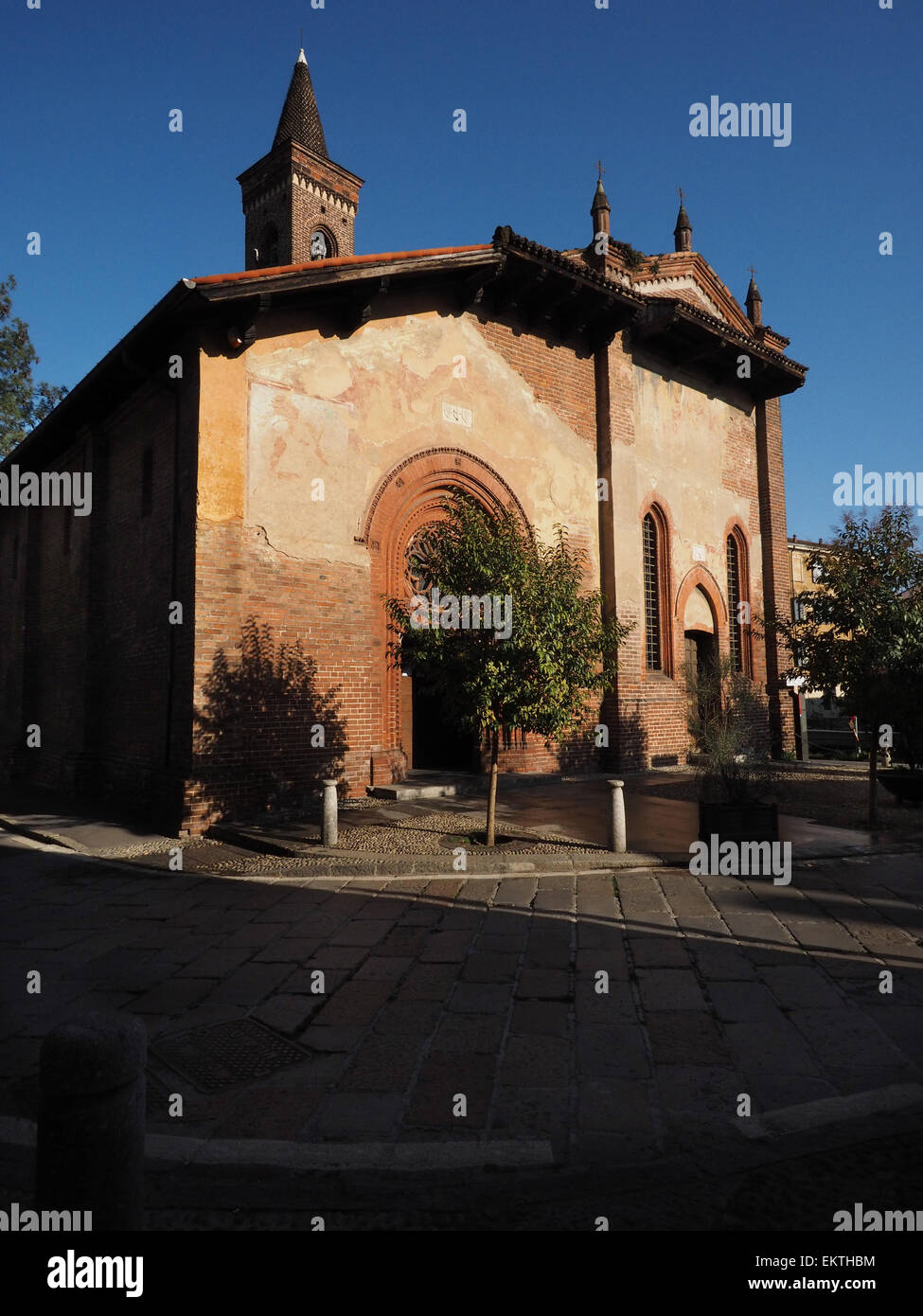 L'église de San Cristoforo sul Naviglio, Alzaia Naviglio Grande, Milan, Lombardie, Italie, Europe Banque D'Images