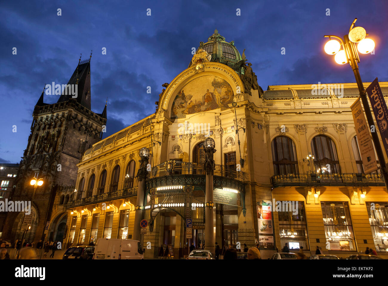 La poudre Gate tower Prasna brana et Municipal House Prague République Tchèque Banque D'Images