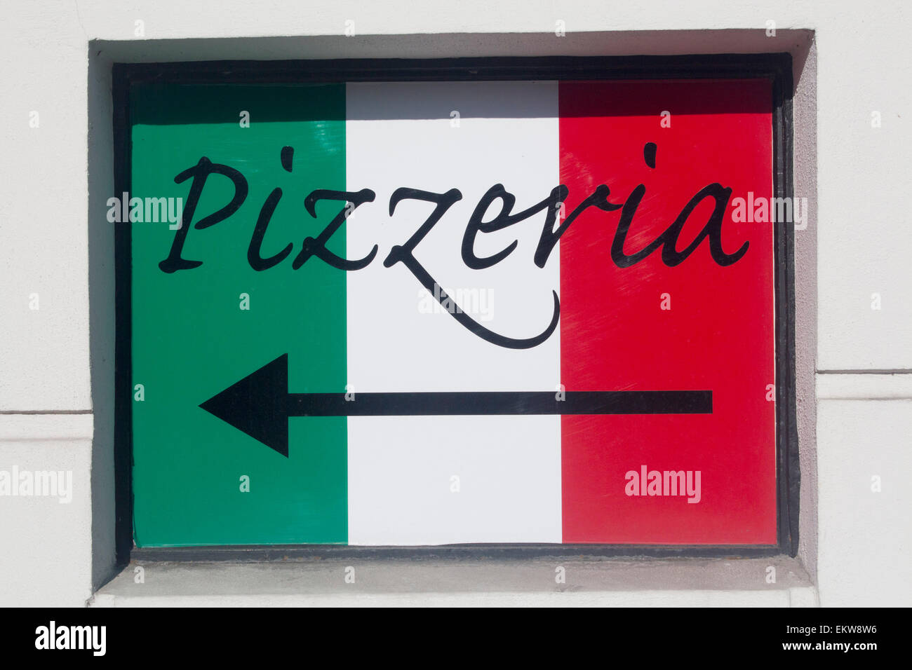 Pizzeria signe sur drapeau italien historique Banque D'Images