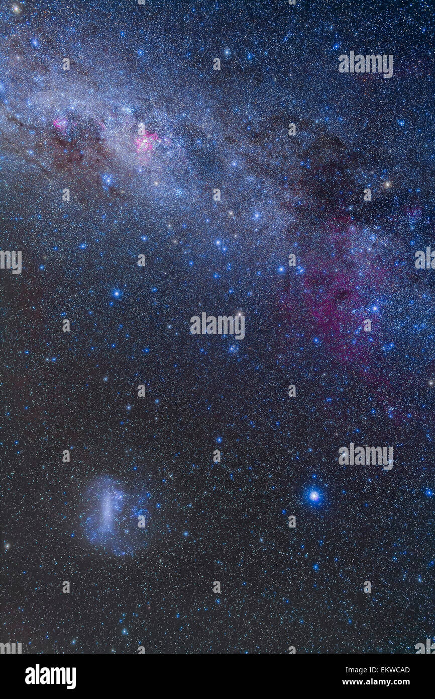 Le ciel du sud et Milky Way de Canopus (en bas à droite) jusqu'à la nébuleuse Carina en haut à gauche, avec la fausse Croix dans l Banque D'Images