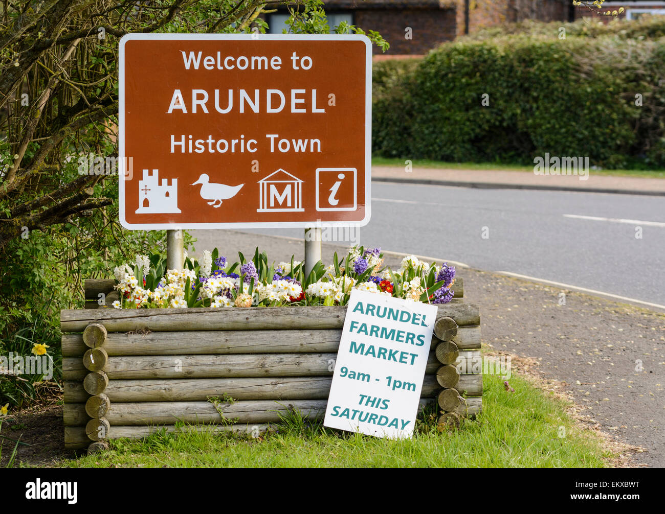 Bienvenue à Arundel road sign dans la ville historique d'Arundel dans le West Sussex, Angleterre. Banque D'Images