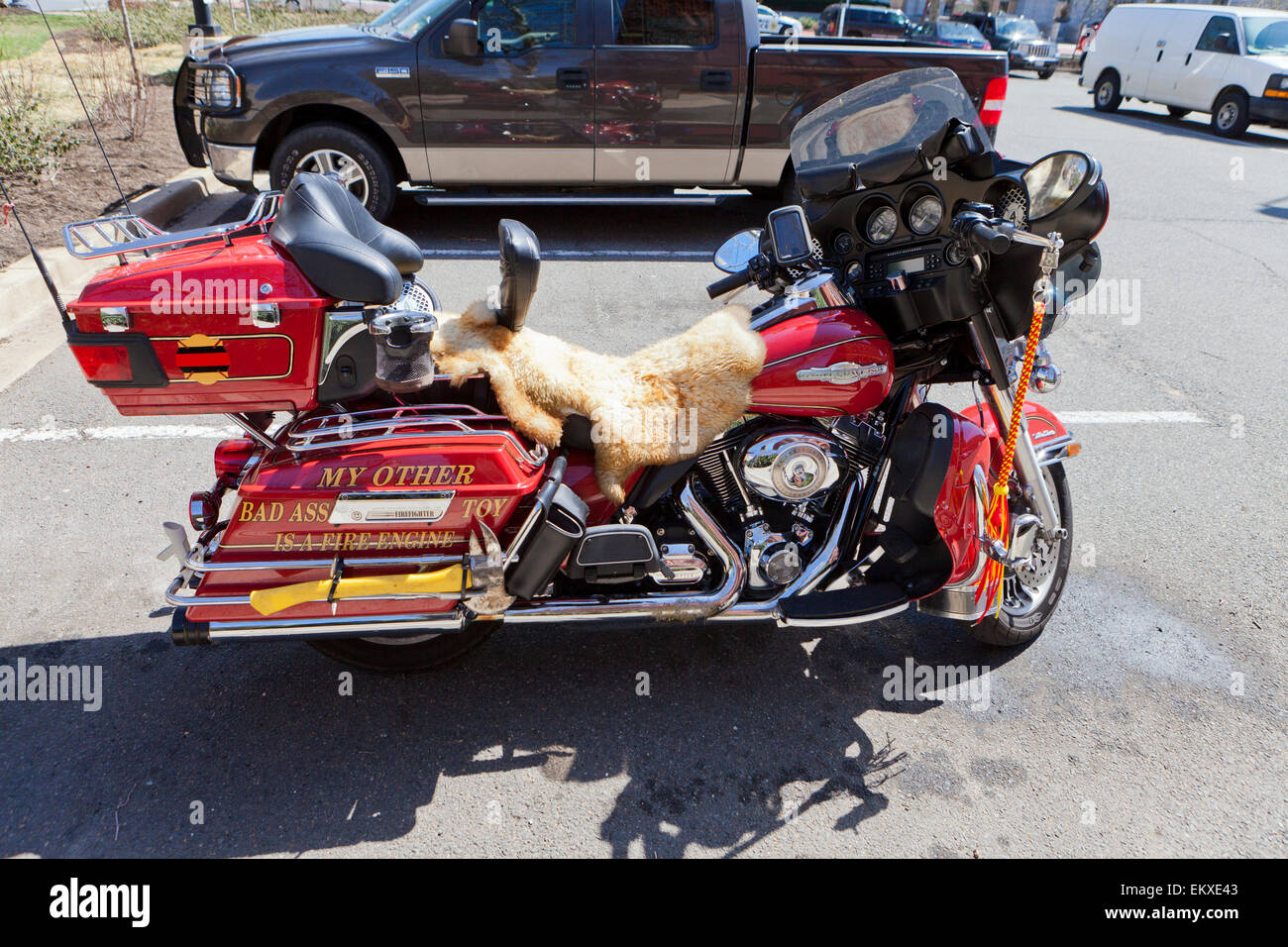 Moto Harley Davidson personnalisée sur le thème des moteurs d'incendie - États-Unis Banque D'Images