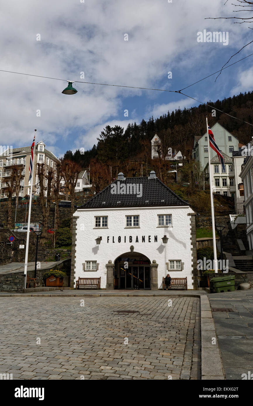 Entrée du Fløyen tramway, qui vous amène vers le point de vue Fløyen surplombant la ville et le port, de Bergen, Norvège. Banque D'Images