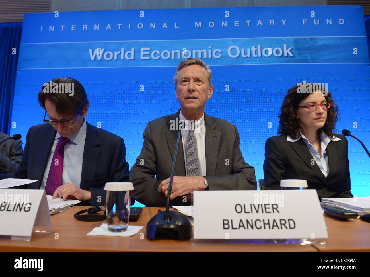 Washington, DC, USA. 14 avr, 2015. (C) Olivier Blanchard, chef économiste du Fonds monétaire international (FMI), prend la parole lors d'un point de presse sur les perspectives de l'économie mondiale au siège du FMI à Washington, DC, la capitale des États-Unis, le 14 avril 2015. Le FMI a déclaré mardi que l'économie mondiale devrait augmenter de 3,5 pour cent en 2015, à égalité avec la prévision faite en janvier. Credit : Yin Bogu/Xinhua/Alamy Live News Banque D'Images