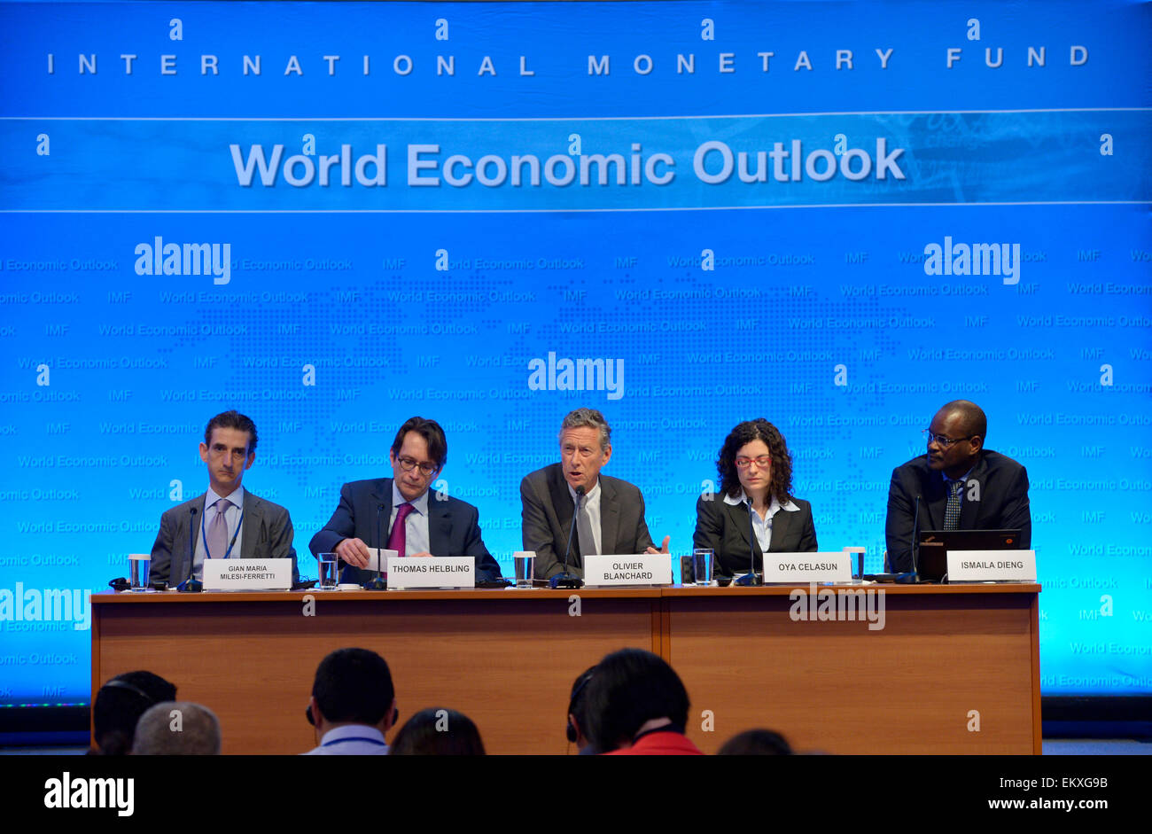 Washington, DC, USA. 14 avr, 2015. (C) Olivier Blanchard, chef économiste du Fonds monétaire international (FMI), prend la parole lors d'un point de presse sur les perspectives de l'économie mondiale au siège du FMI à Washington, DC, la capitale des États-Unis, le 14 avril 2015. Le FMI a déclaré mardi que l'économie mondiale devrait augmenter de 3,5 pour cent en 2015, à égalité avec la prévision faite en janvier. Credit : Yin Bogu/Xinhua/Alamy Live News Banque D'Images