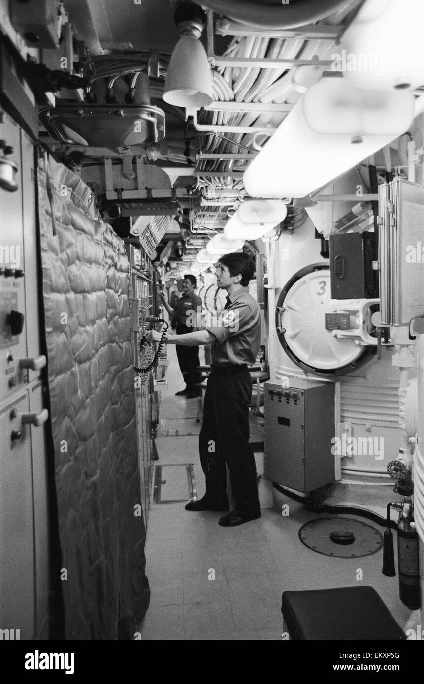Sous-marin HMS Polaris navigue dans la résolution de Portsmouth. 21 mai 1970. Banque D'Images