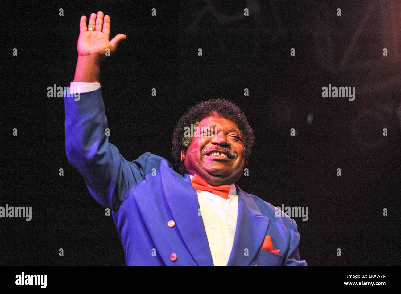 Fichier - Un fichier photo datée du 18 juillet 2008 nous montre la chanteuse américaine Percy Sledge pendant le festival "Jazz à la Danube" à Straubing, en Allemagne. Photo : Nestor Bachmann dpa Banque D'Images