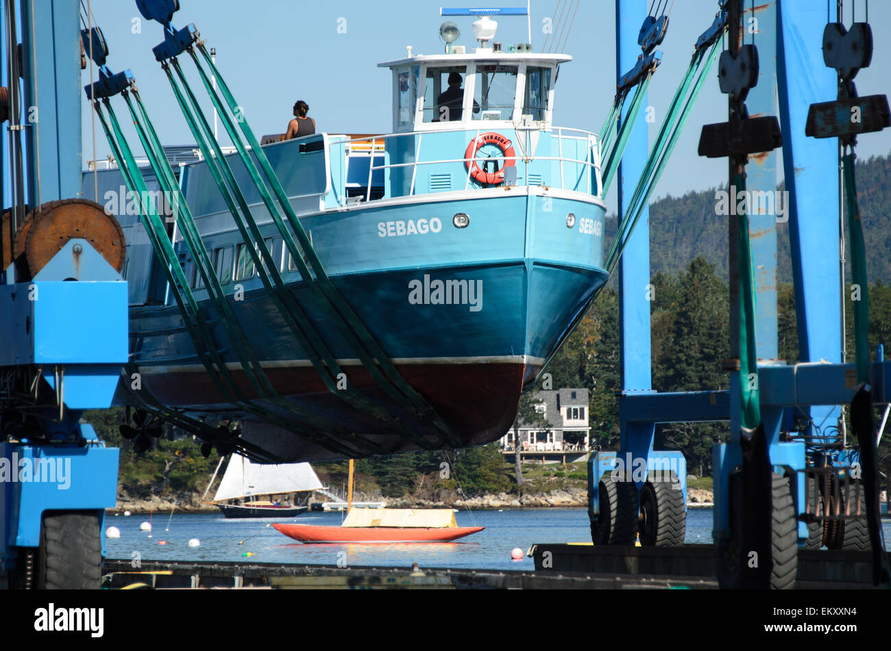 Le «sebago' ferry est sorti de l'eau pour le nettoyage et l'entreposage  d'hiver, Manset, Maine Photo Stock - Alamy