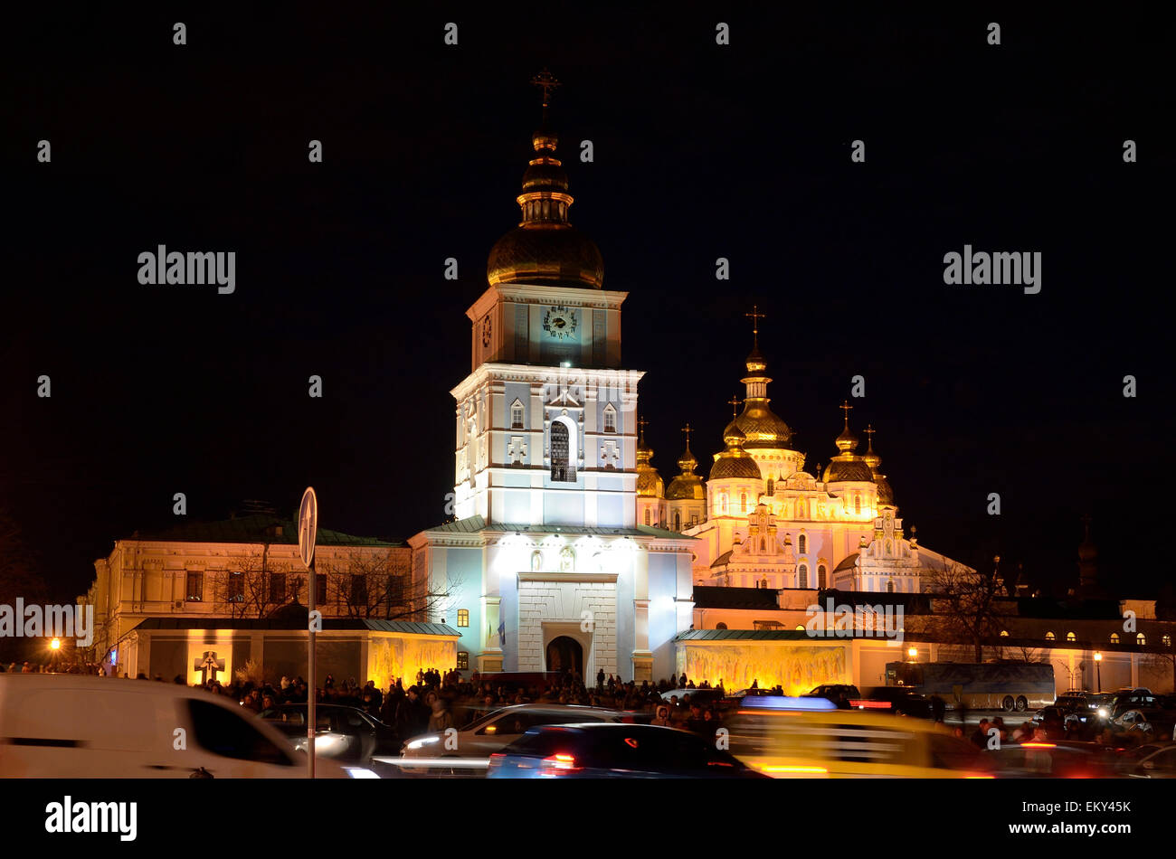 Vue nocturne de la cathédrale orthodoxe de la capitale ukrainienne Kiev Banque D'Images