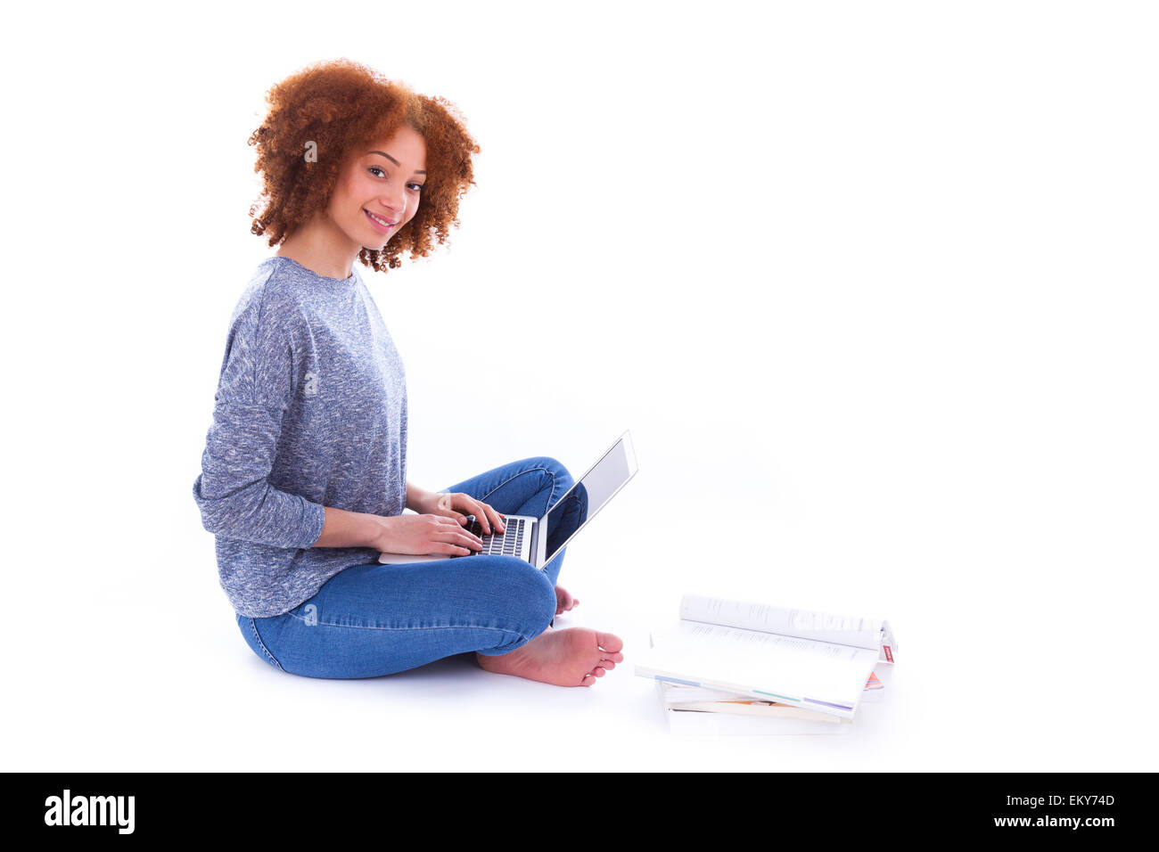 Black African American Student girl using a laptop, sur fond blanc Banque D'Images