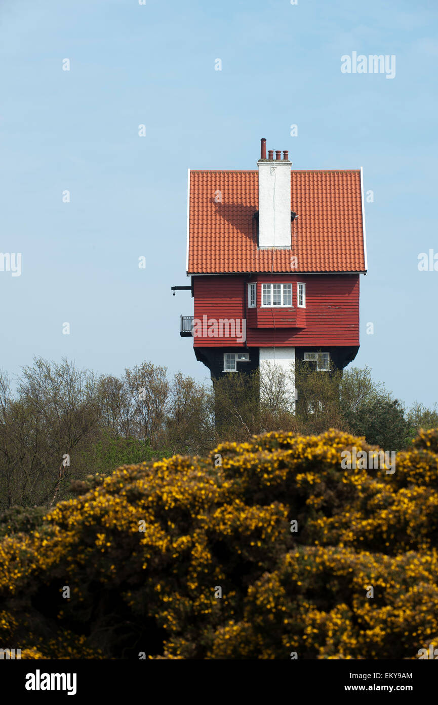 Ancien Chateau D Eau Transforme La Maison Dans Les Nuages Aldeburgh Suffolk England Gb Royaume Uni Europe Photo Stock Alamy