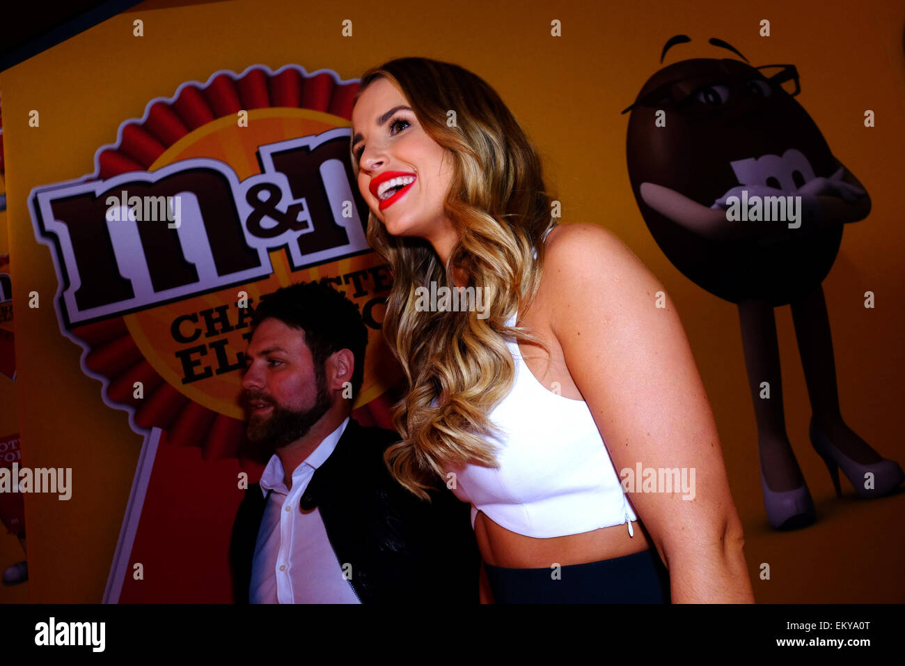 Londres, Royaume-Uni. 14 avr, 2015. Vogue Williams et Brian McFadden. L'arrivée de talents pour M&M'S Election parti à Leicester Square. Megawhat Crédit : Rachel/Alamy Live News Banque D'Images