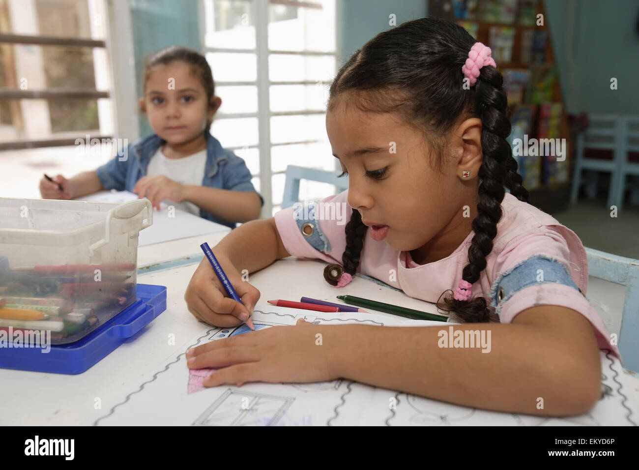 Coloriage pour enfants à l'Union européenne au développement de la petite enfance ; Alexandria, Egypte Banque D'Images