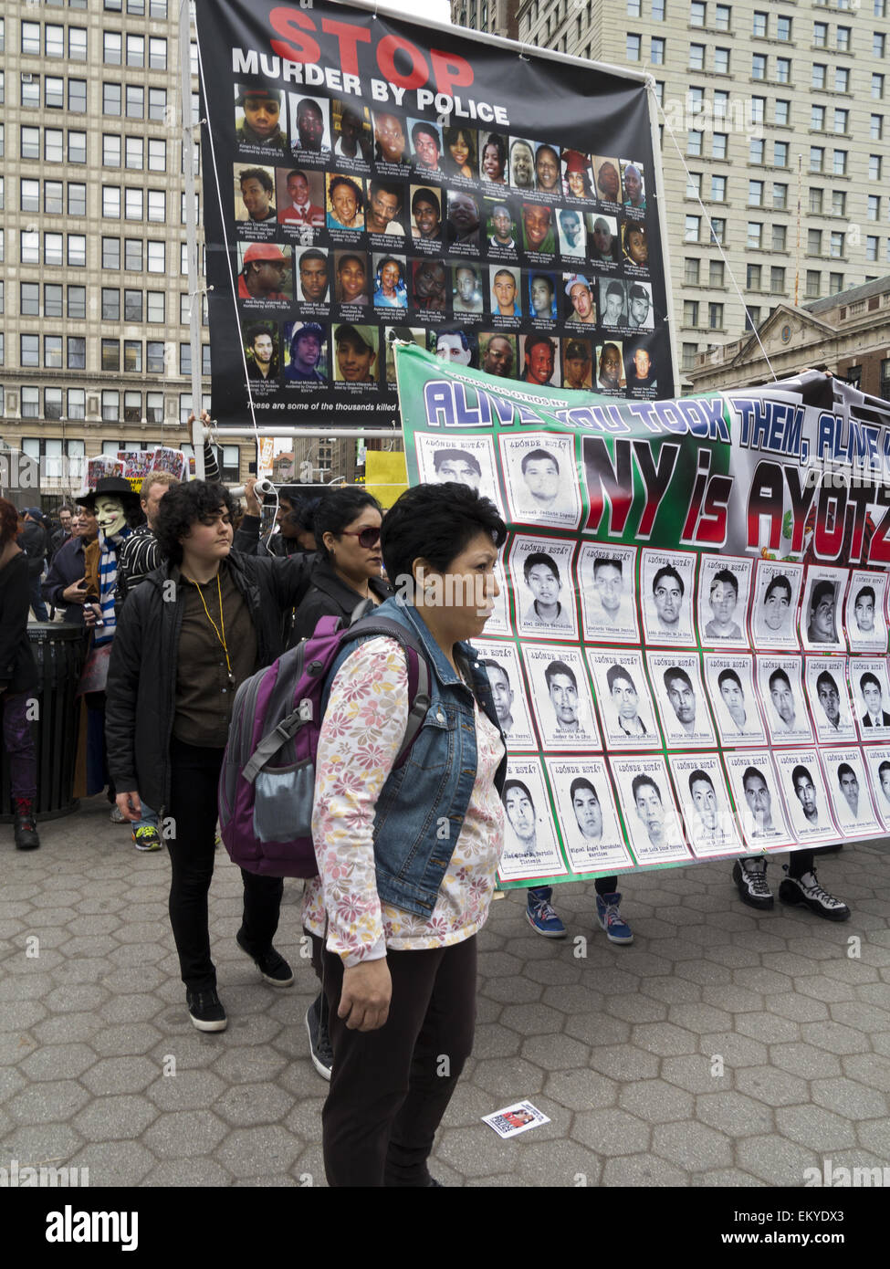 Protestation contre la brutalité policière et du meurtre d'hommes noirs non armés à Union Square à New York, le 14 avril 2015. Banque D'Images Protestation contre la brutalité policière et du meurtre d'hommes noirs non armés à Union Square à New York, le 14 avril 2015. Banque D'Images