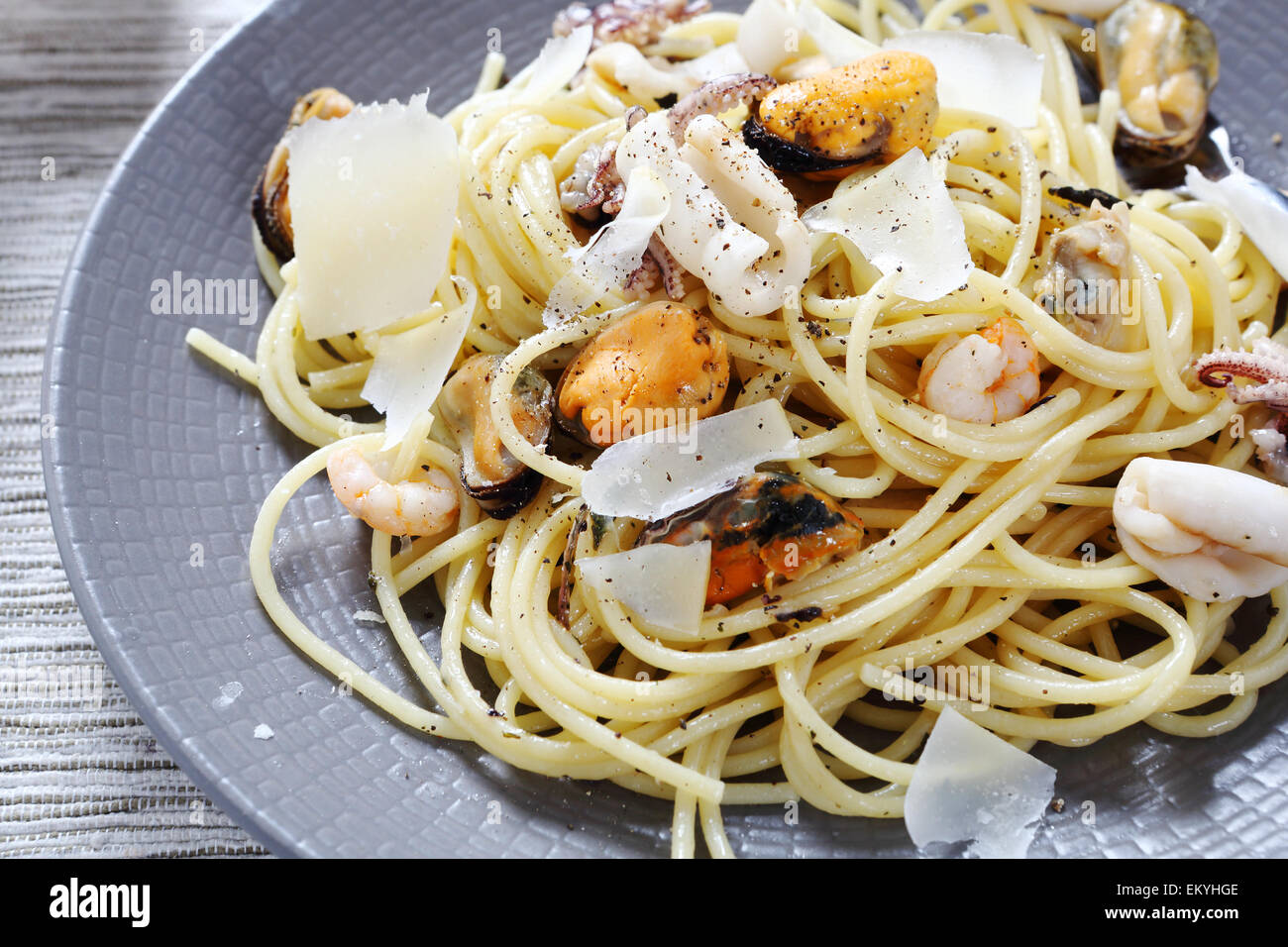 Spaghetti aux fruits de mer et le fromage, de l'alimentation Banque D'Images