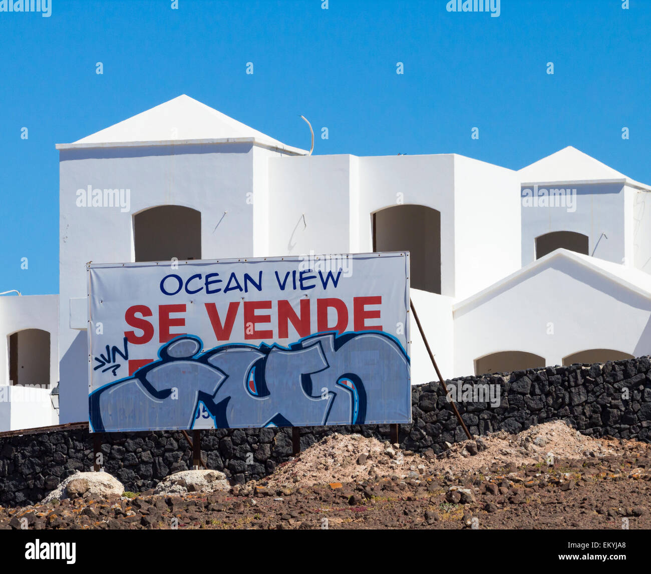 Villa inachevée et abandonnés près de complexe sur Playa Blanca Lanzarote, îles Canaries, Espagne Banque D'Images
