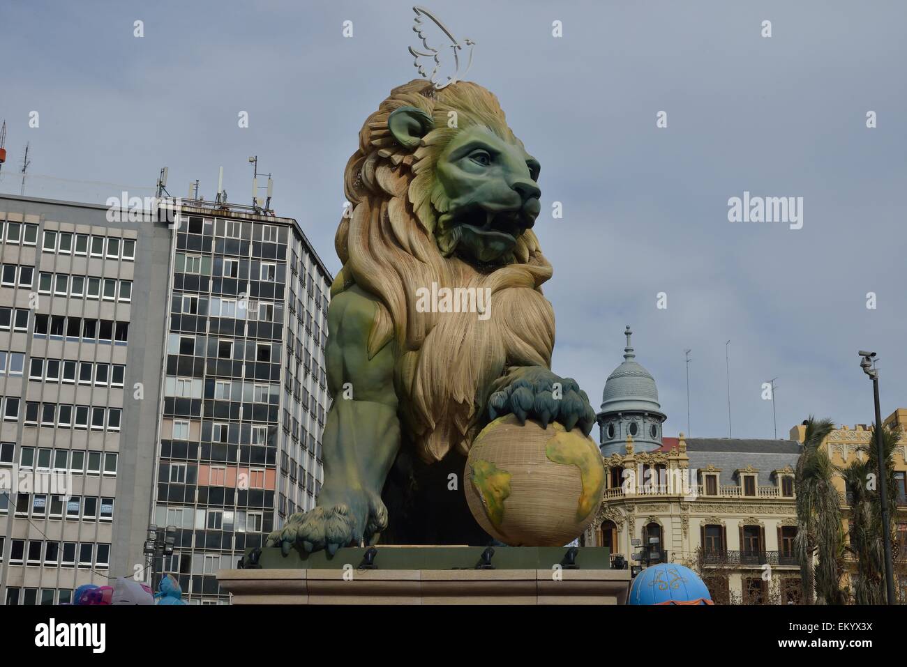 La figure de la Falla, lion en papier mâché, Fallas festival, Valencia, Espagne Banque D'Images
