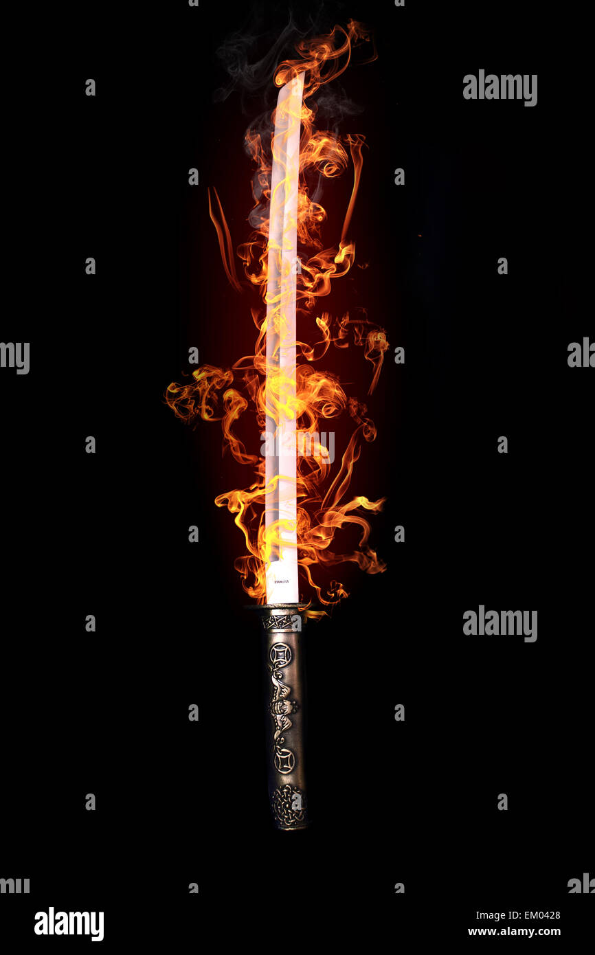 L'épée japonaise en flammes Banque D'Images