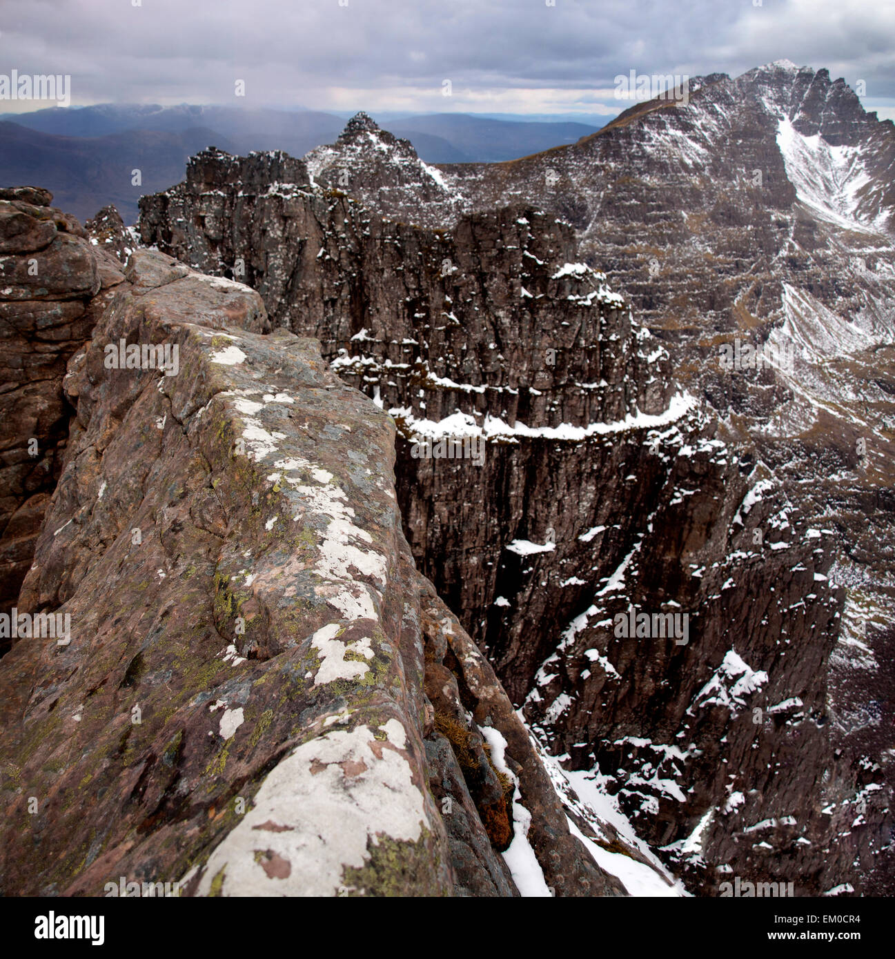 Beinn Alligin crête étroite sur l'Écosse, dans Torridon. Banque D'Images