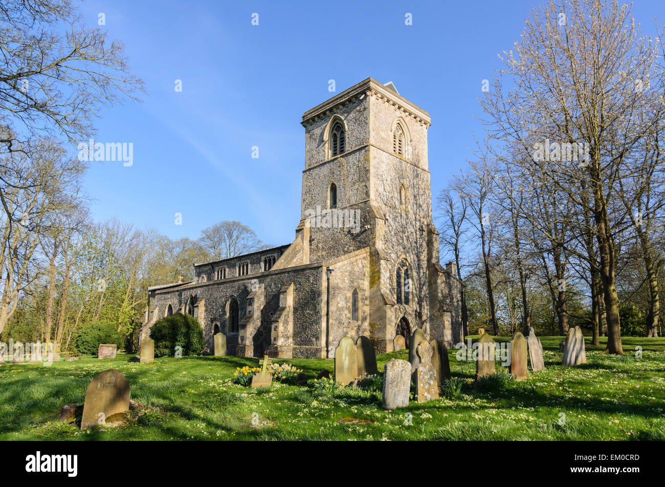 La Holy Trinity Church de Bledlow, dans le Buckinghamshire. Le village est un lieu de tournage fréquents pour meurtres Midsomer. Banque D'Images