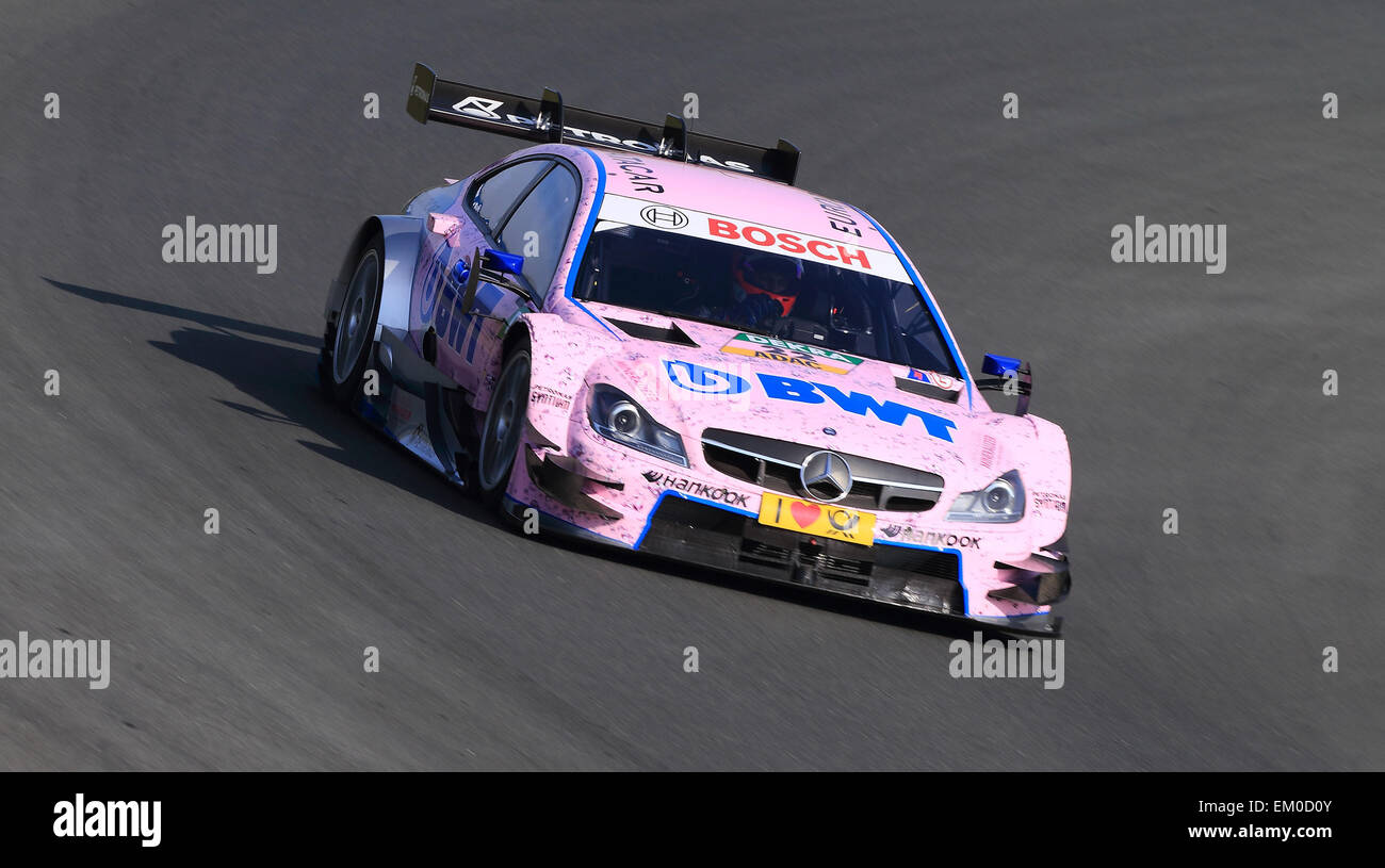 Oscherleben, Allemagne. 14 avr, 2015. Pilote de course autrichien Lucas Auer de l'écurie Mercedes Grand Prix de l'art en action au cours de l'essai de conduite pour le DTM 2015 allemand de voitures de tourisme (2015) Maîtrise en Oscherleben, Allemagne, 14 avril 2015. Photo : Jens Wolf/dpa/Alamy Live News Banque D'Images