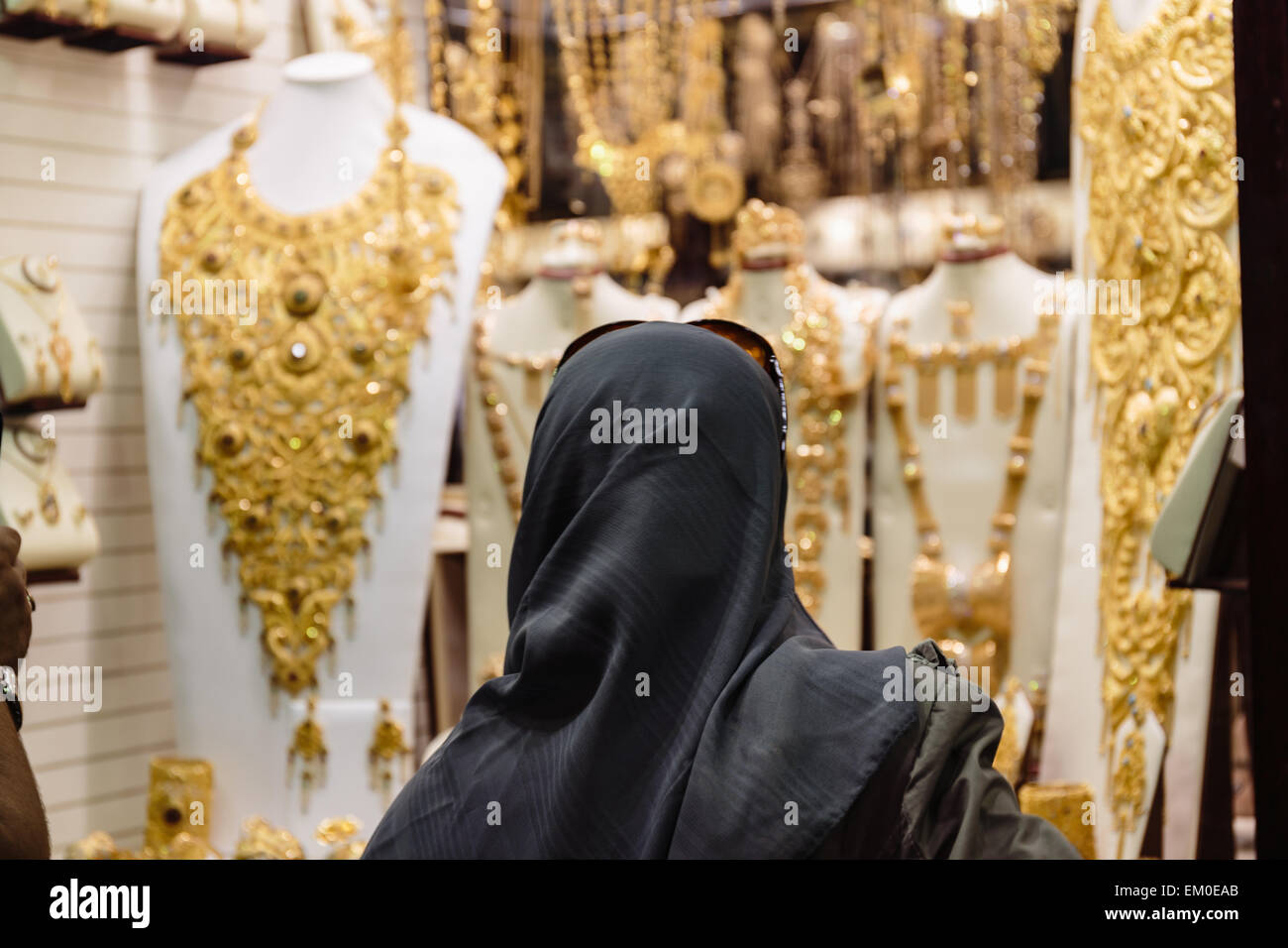 Dubaï, Émirats arabes unis - 9 novembre : marché de l'or à Dubaï le 9 novembre 2013, DUBAÏ, ÉMIRATS ARABES UNIS. Le plus grand marché à Dubaï Banque D'Images