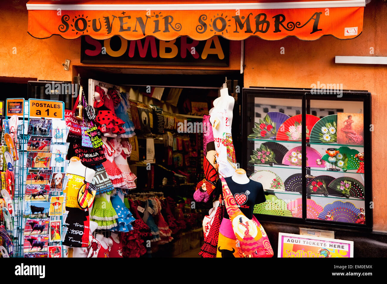 Boutique souvenirs ; Séville Espagne Photo Stock - Alamy