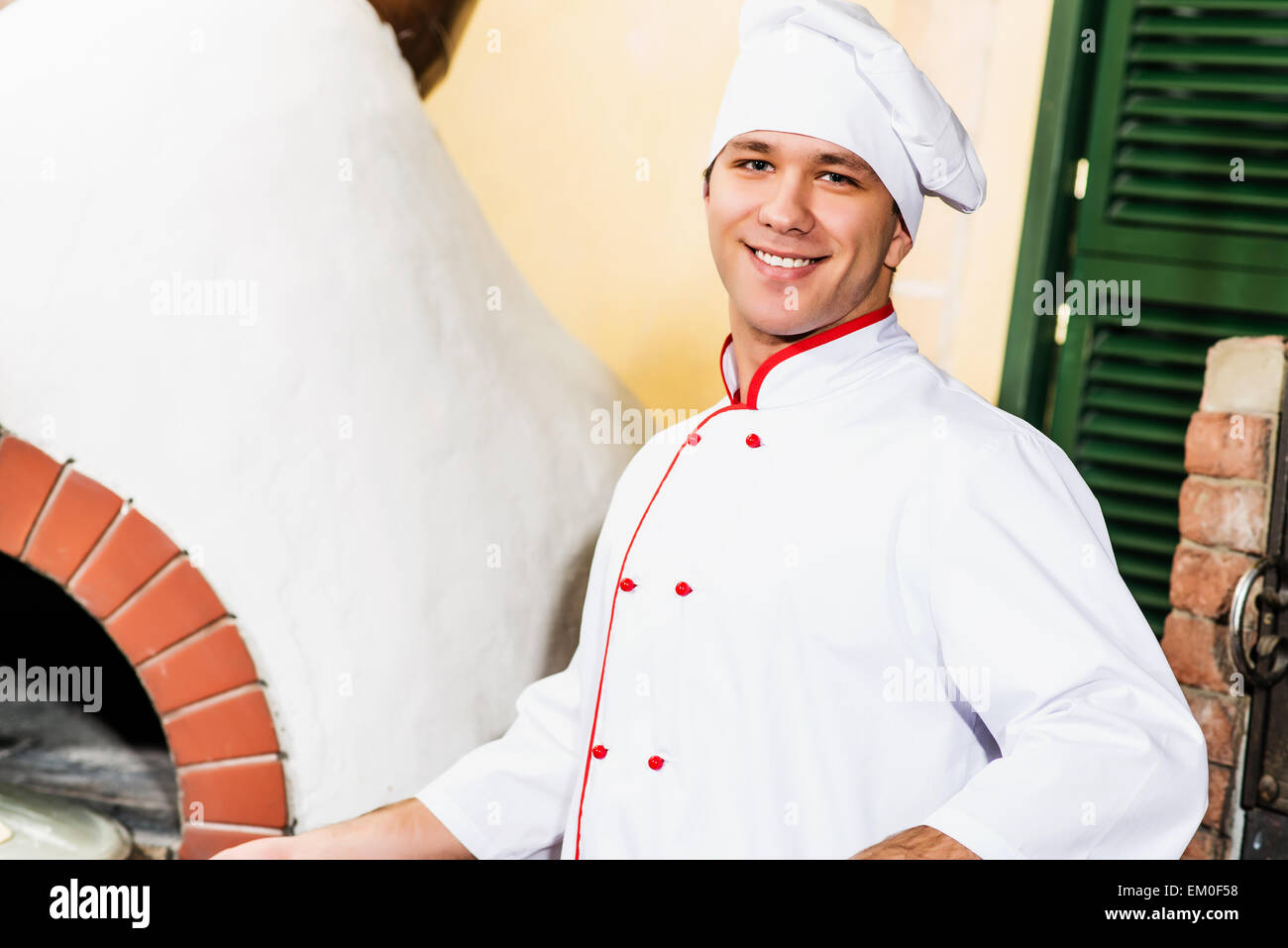 Chef travaillant dans la cuisine Banque D'Images Chef travaillant dans la cuisine Banque D'Images