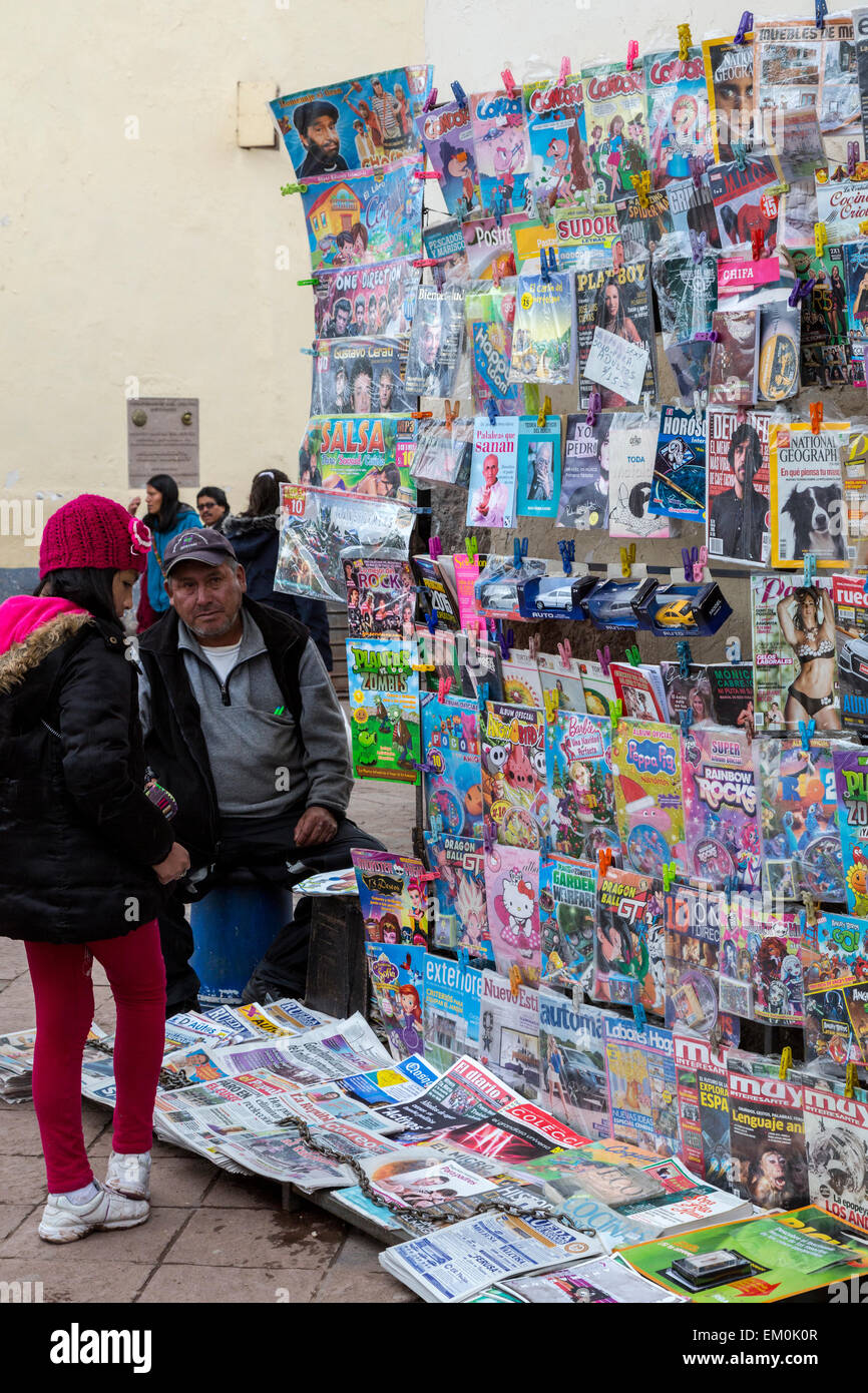 Pérou, Cusco. Espace Presse Actualités Stand. Banque D'Images